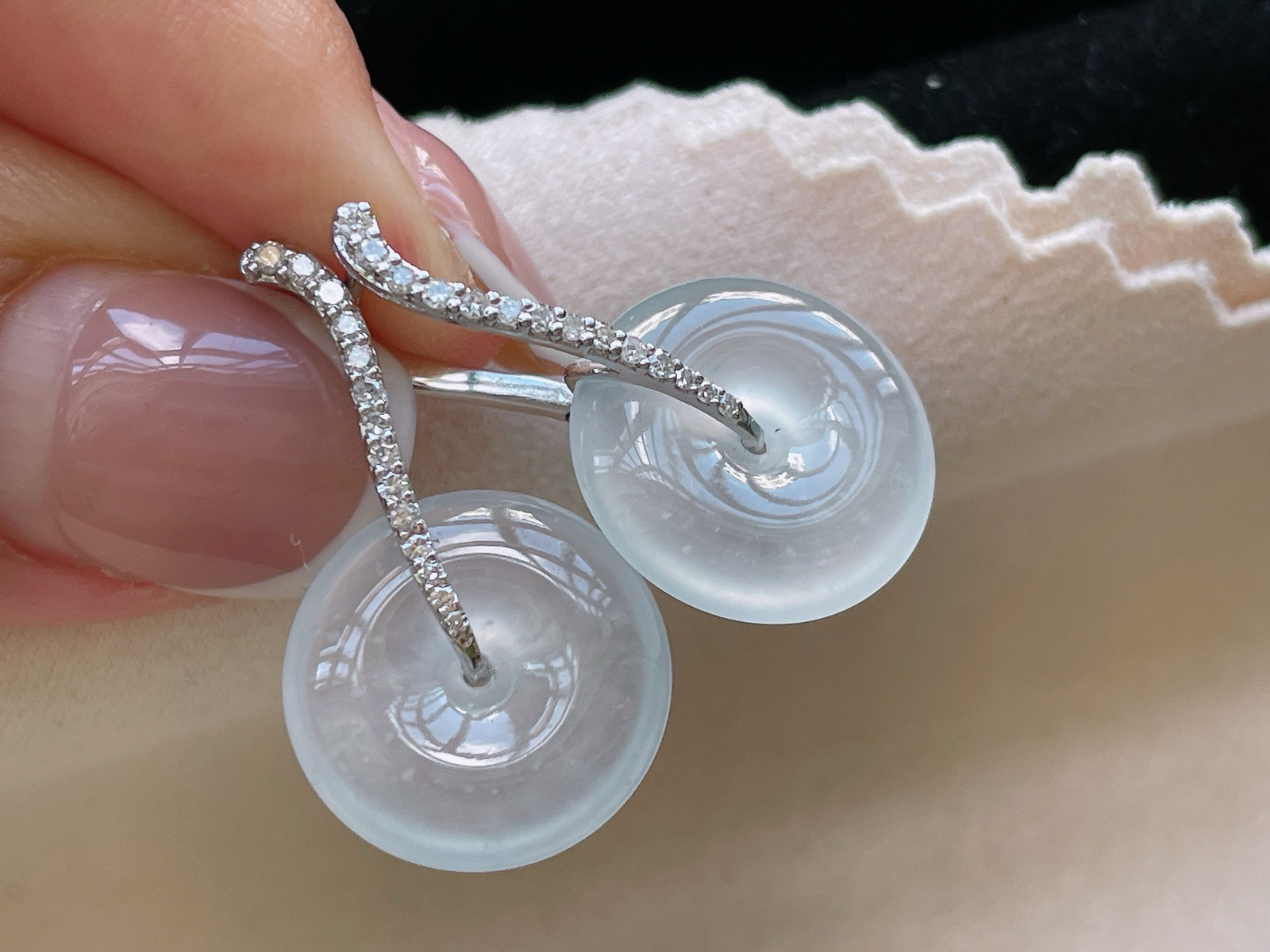 18K 冰种·平安扣耳坠

整25.3-14.4-3.9