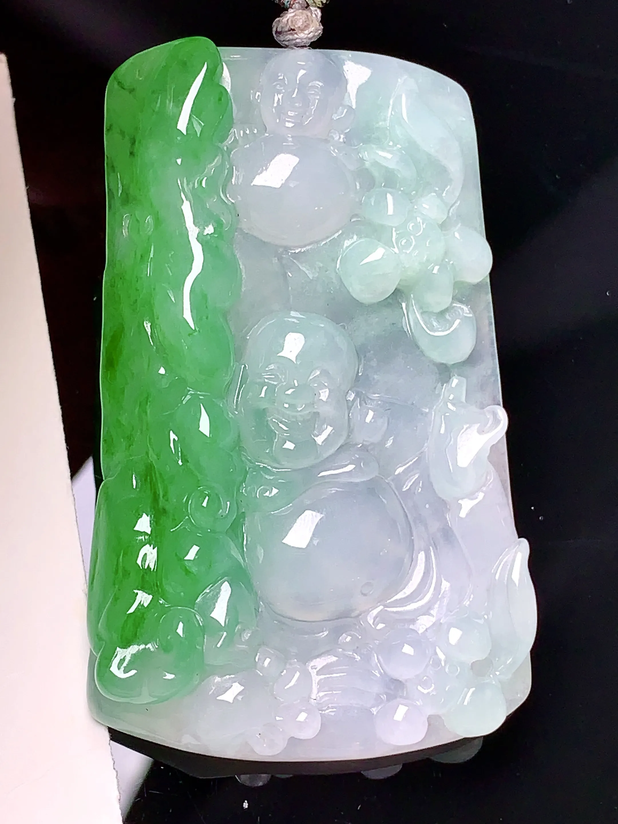 飘绿多仔多福佛公吊坠 玉质细腻 色泽清新艳丽 整体尺寸51*31.8*7.6