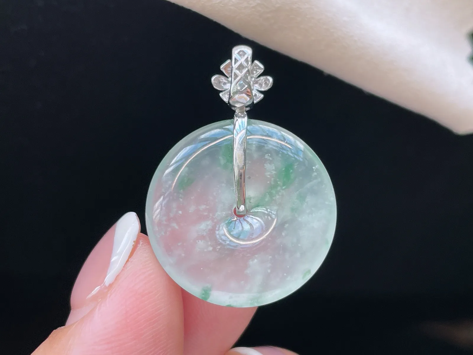 18K 冰种飘花·平安扣

整30.9-22-4.1