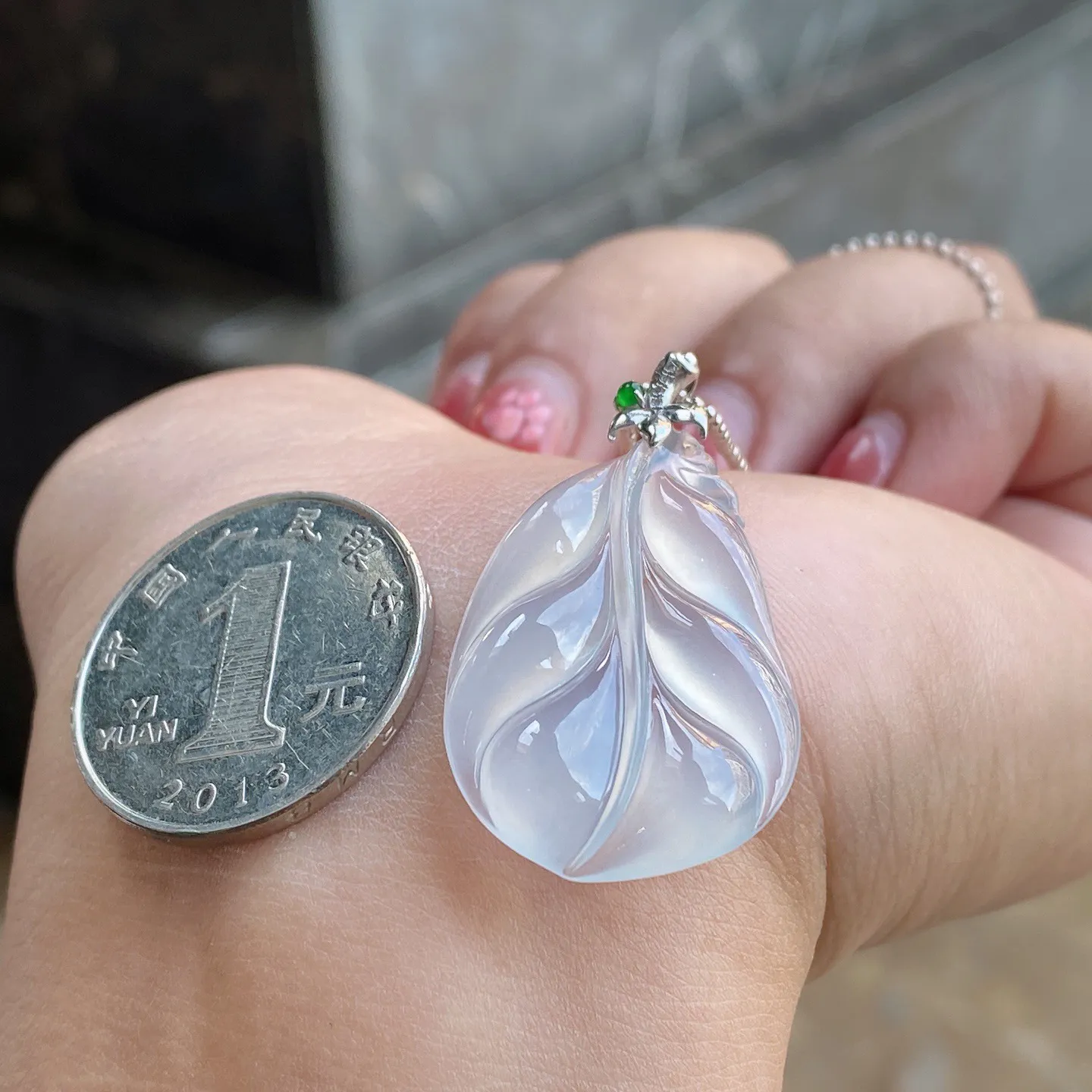冰润叶子吊坠 尺寸37.8-21.2-3.7毫米