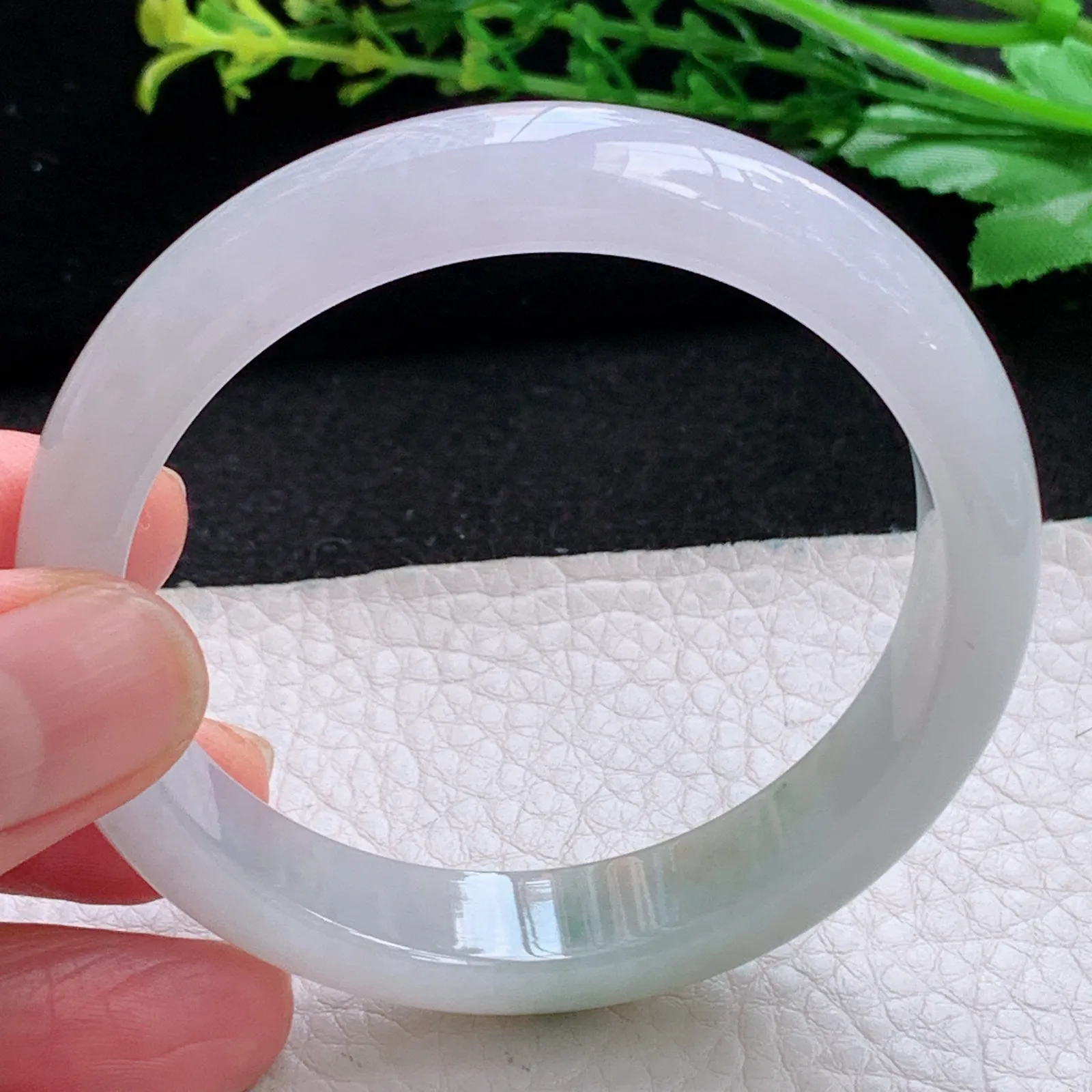 yw5自然光54*12*7.5平安镯 特色缅甸翡翠a货飘花秀气宽边玉手镯 玉手环