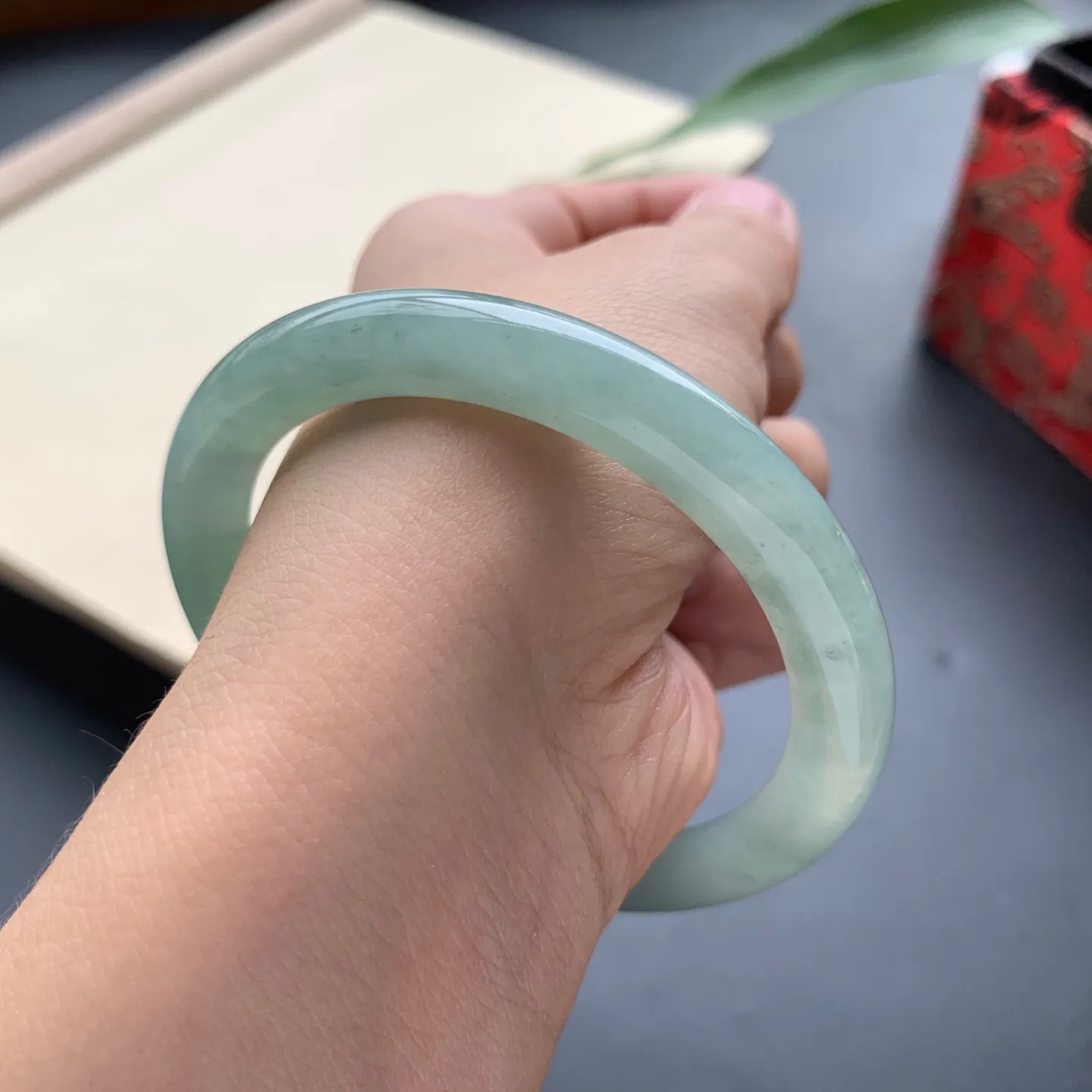 55.3圈口油底圆条手镯 尺寸：55.3-8，无纹裂，色泽浓郁，条形饱满