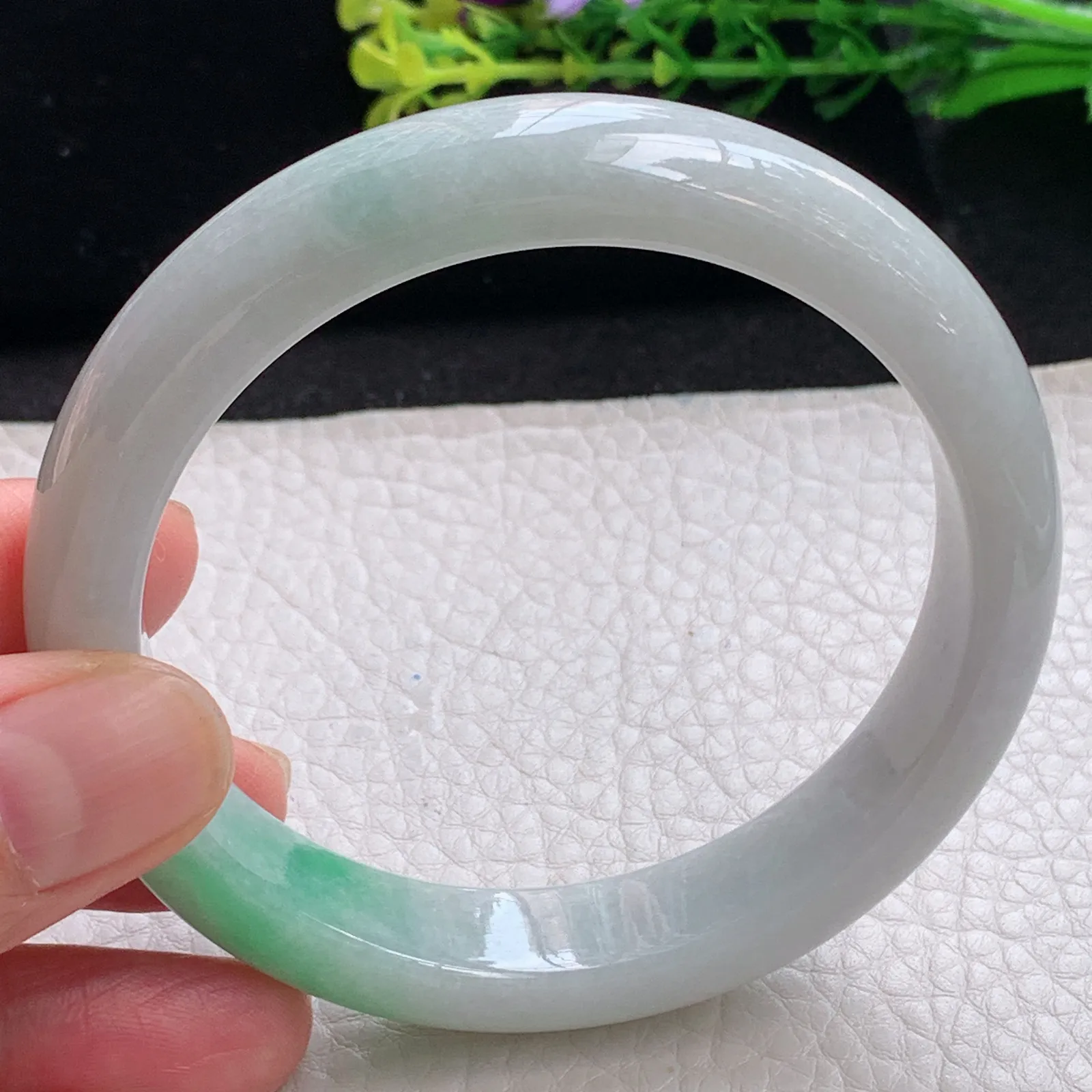 js自然光58*12.5*8.2平安镯 缅甸翡翠a货秀美飘绿花宽边玉手镯 玉手环