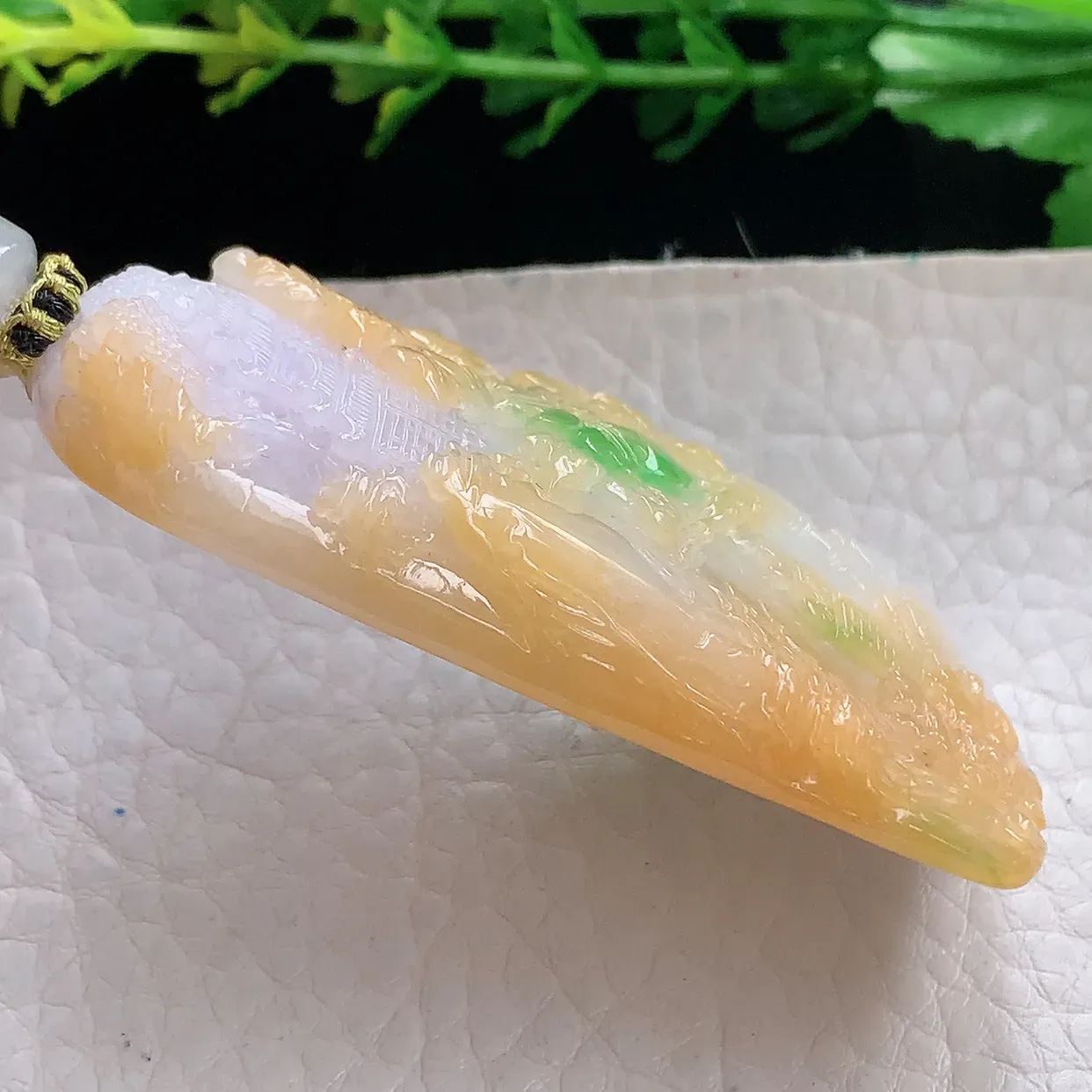 yl实拍59*31.3*6.8缅甸翡翠圆三彩黄加绿山水牌玉坠飘阳绿招财项坠