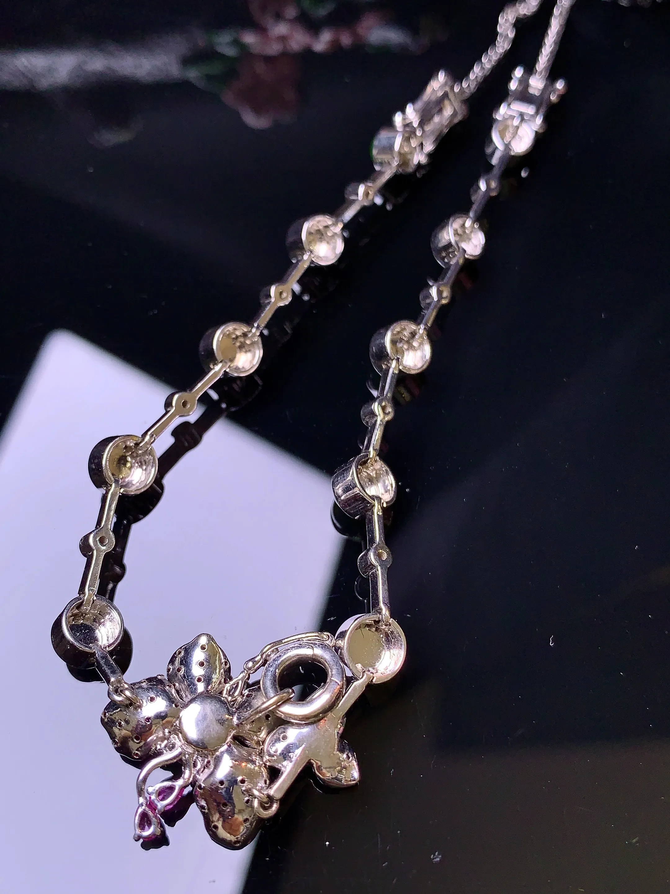 18k金钻镶嵌满绿蛋面项链手链两用款 玉质细腻 色泽清新艳丽 整体尺寸16*15.6*5