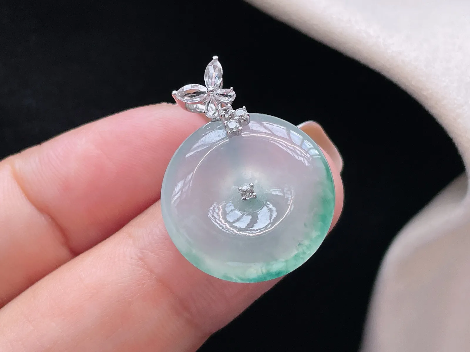 18K 冰种飘花·平安扣

整25.8-19.3-5