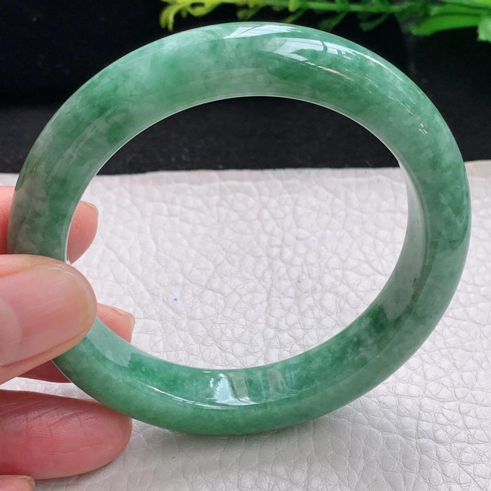 js自然光56*11.6*9平安镯 缅甸翡翠a货满绿宽边玉手镯 玉手环