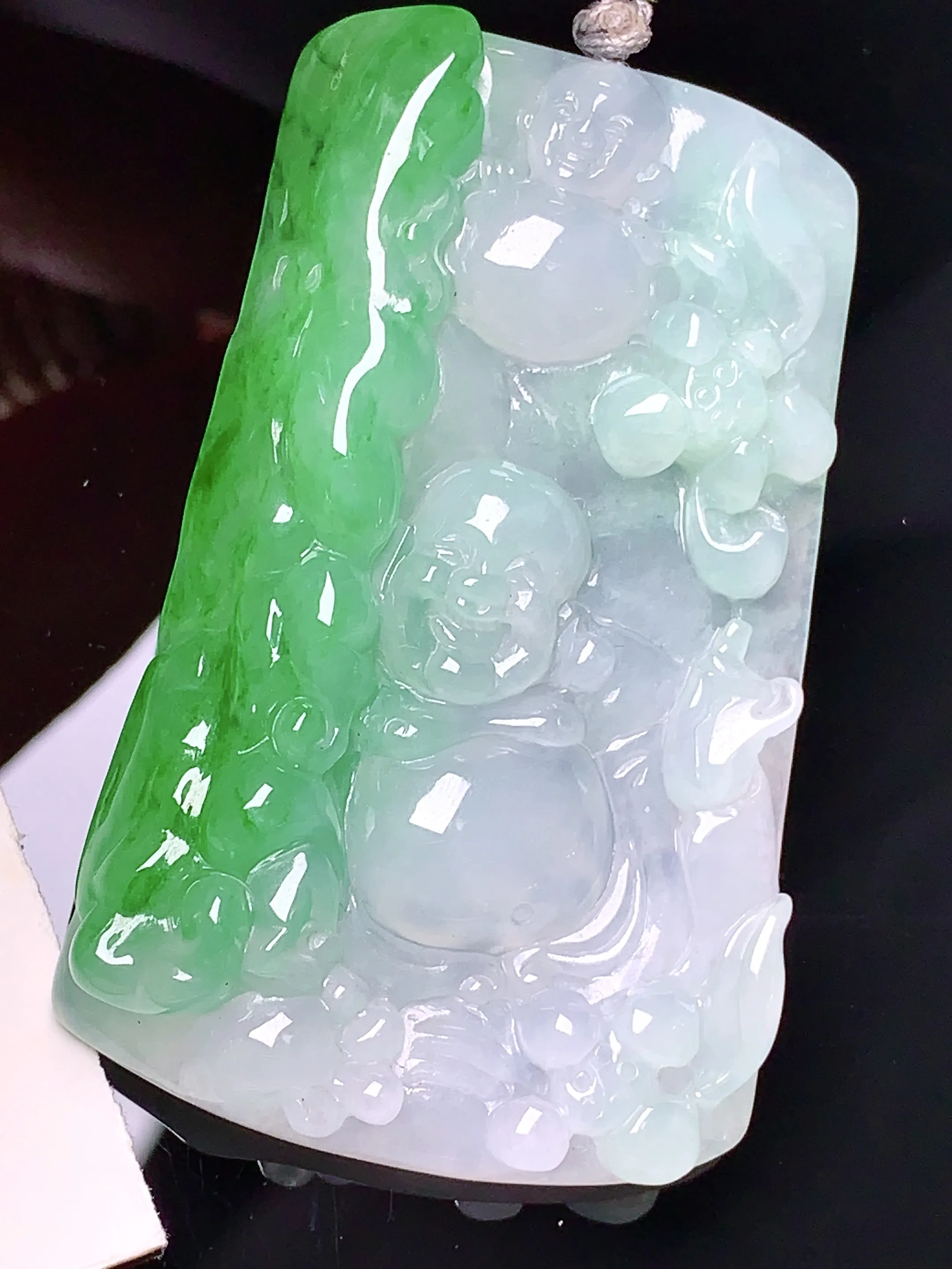 飘绿多仔多福佛公吊坠 玉质细腻 色泽清新艳丽 整体尺寸51*31.8*7.6