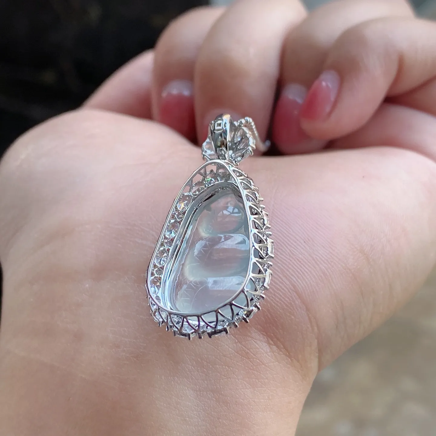 高冰起光精美福豆吊坠 尺寸36.6-18.8-11.4毫米