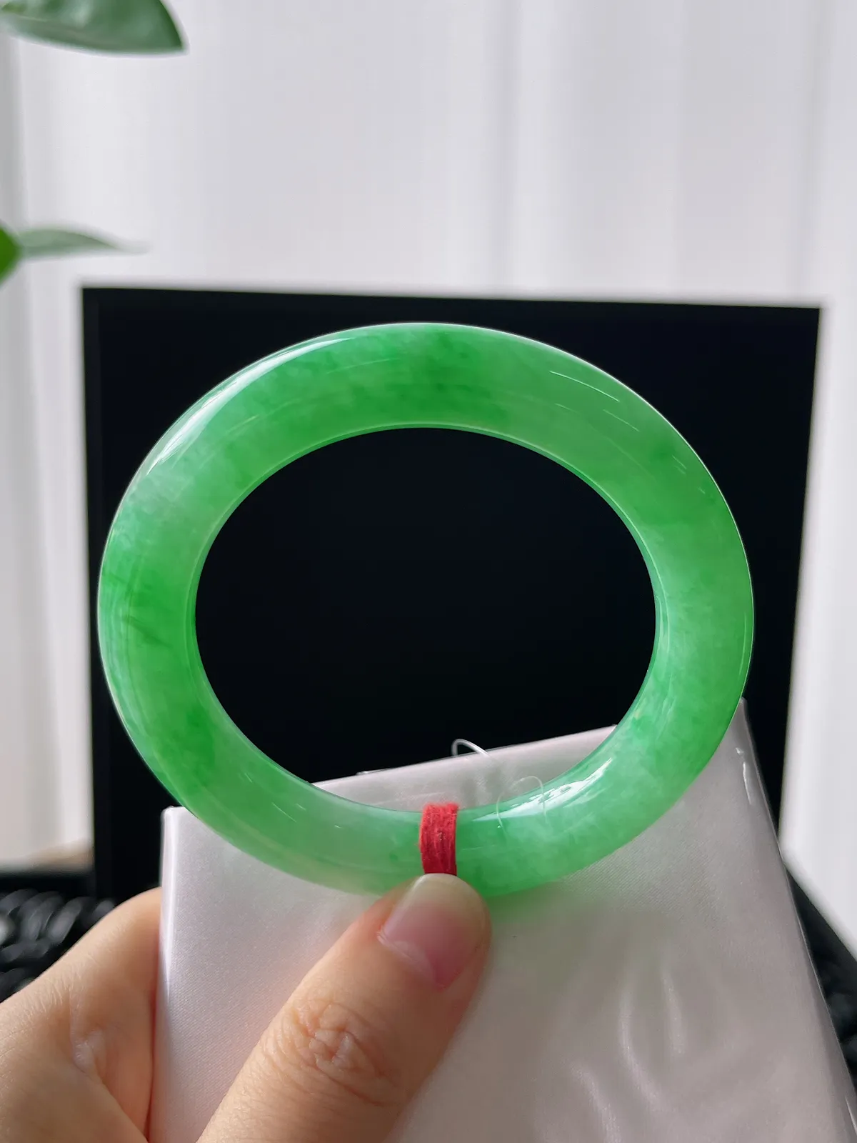 圆镯53.2圈口，翡翠冰糯种绿色手镯