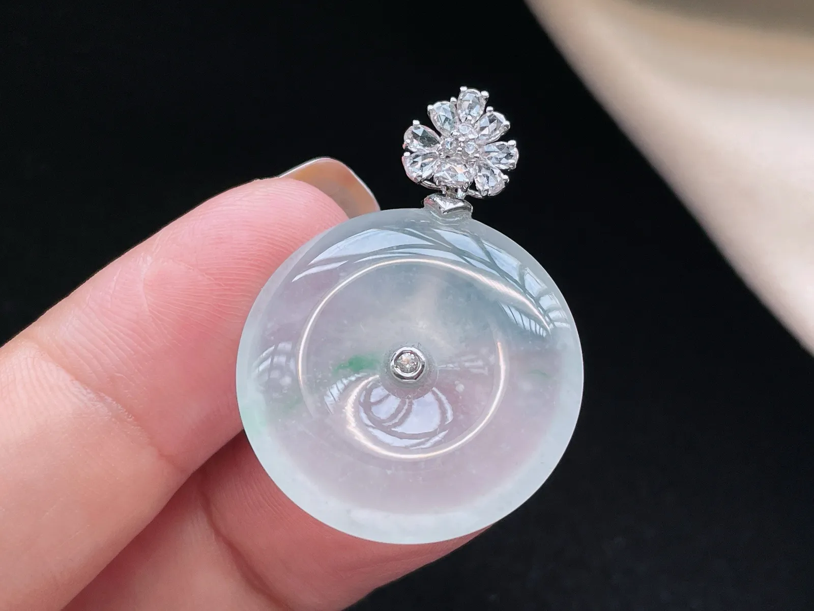 18K 冰种·平安扣

裸34.3-24.7-5.2