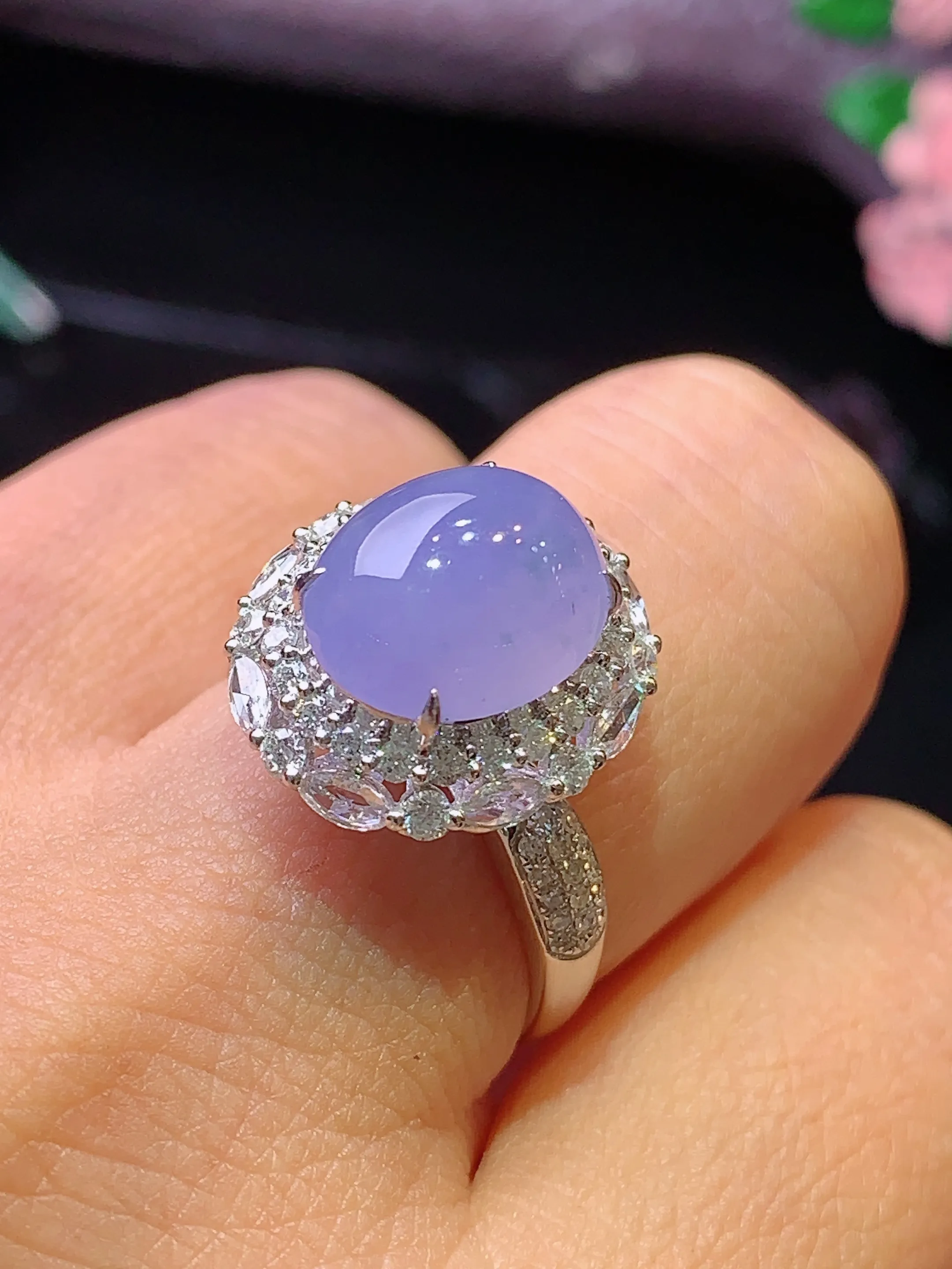 18k金钻镶嵌紫罗兰蛋面戒指 玉质细腻 色泽清新艳丽 圈口14.5 整体尺寸16.7*14.5*11.5