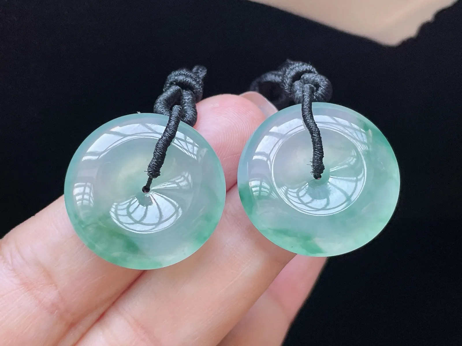 冰种飘花·平安扣吊坠 一对
裸23.7-5.5/24.4-5.7