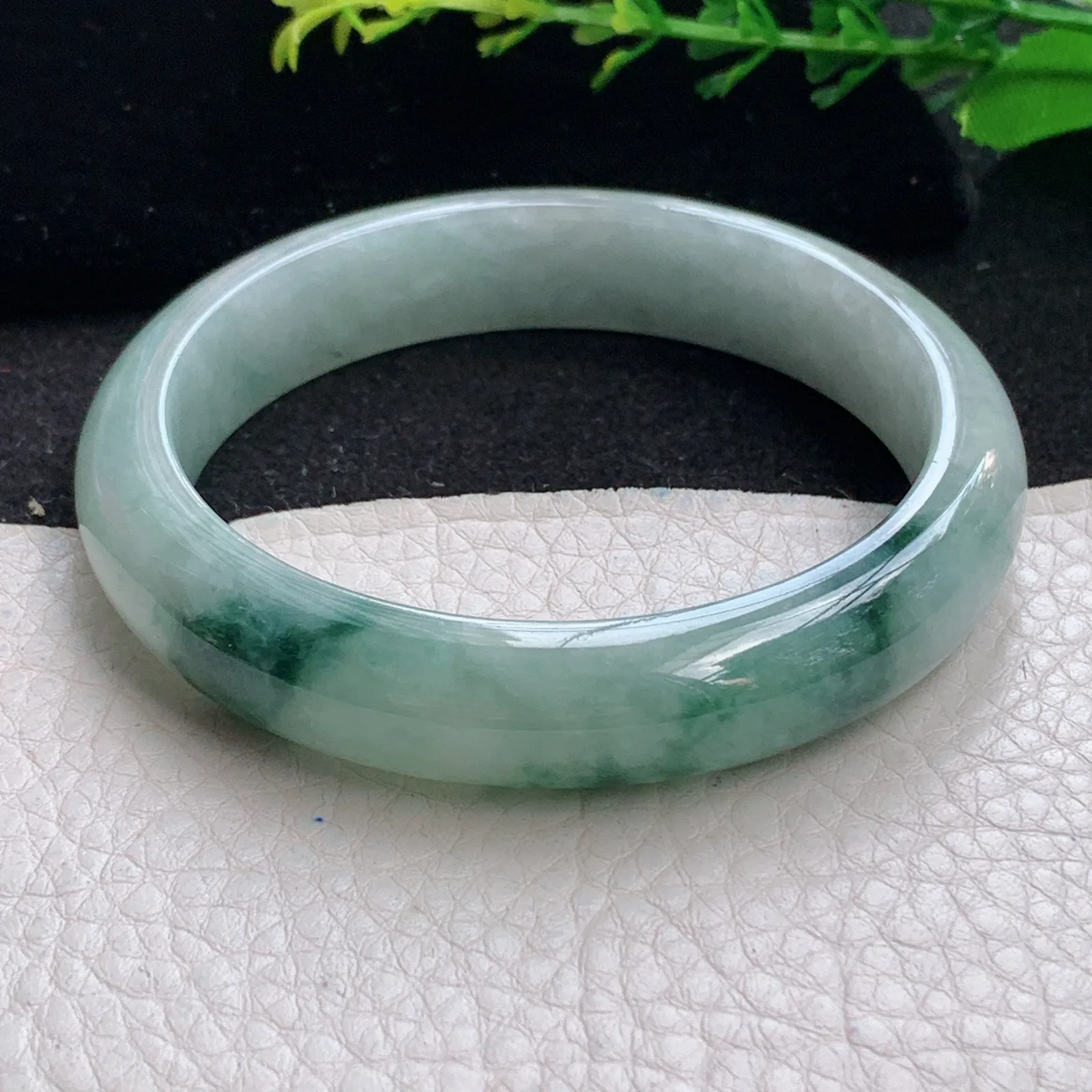 js自然光57*12*7.8平安镯 缅甸翡翠a货秀美飘花宽边玉手镯 玉手环