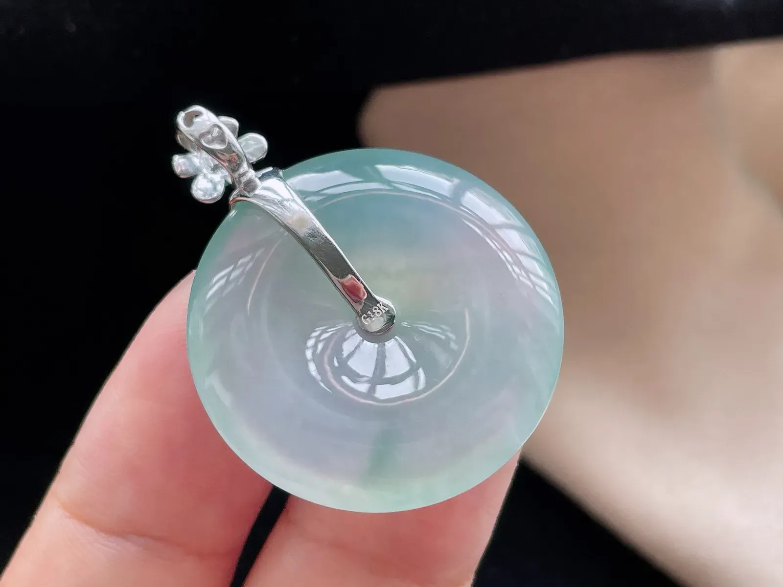 18K 冰种飘花·平安扣

整37.1-28.6-5.9