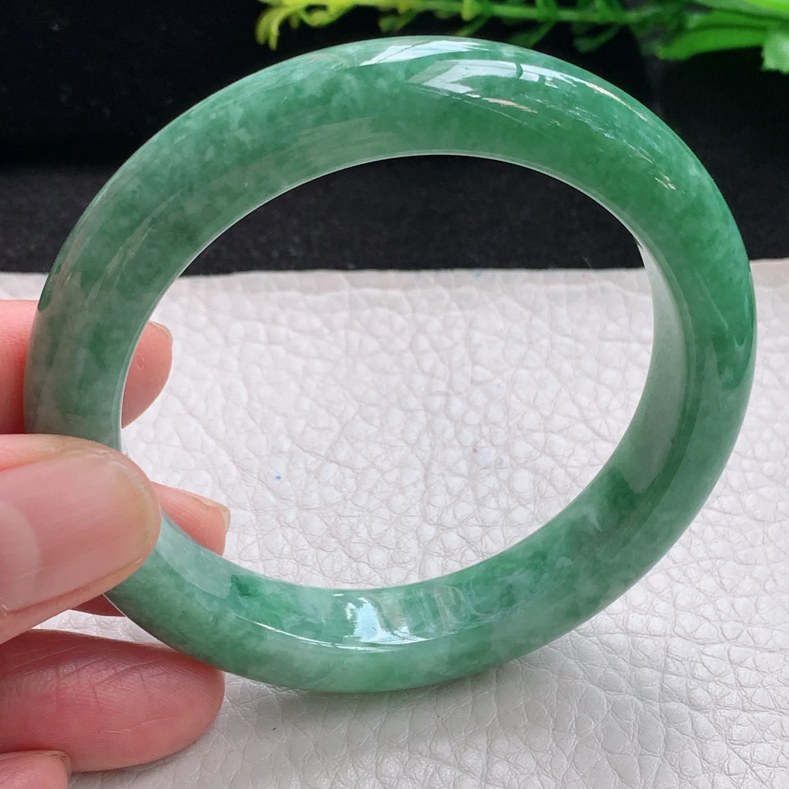 js自然光56*11.6*9平安镯 缅甸翡翠a货满绿宽边玉手镯 玉手环