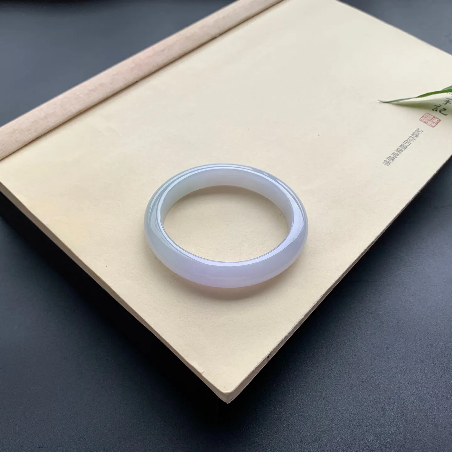 55.3圈口紫罗兰贵妃手镯 尺寸：55.3-50.5-11.2-7.8，无纹裂，细腻光滑，色泽仙美