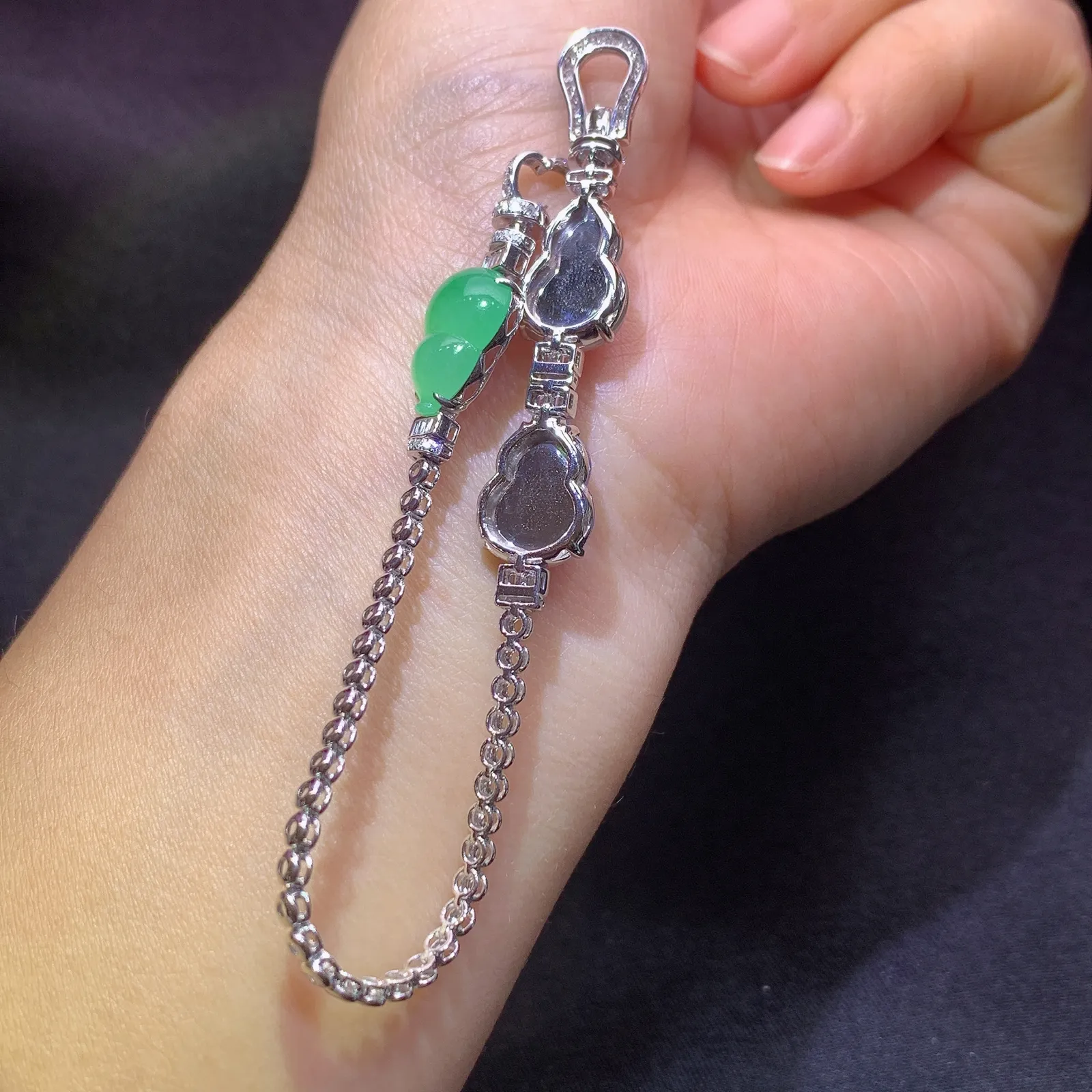 冰种三彩葫芦手链，18k金镶嵌，款式精美，冰润色阳，种水足 尺寸14.1*9.5*3.5