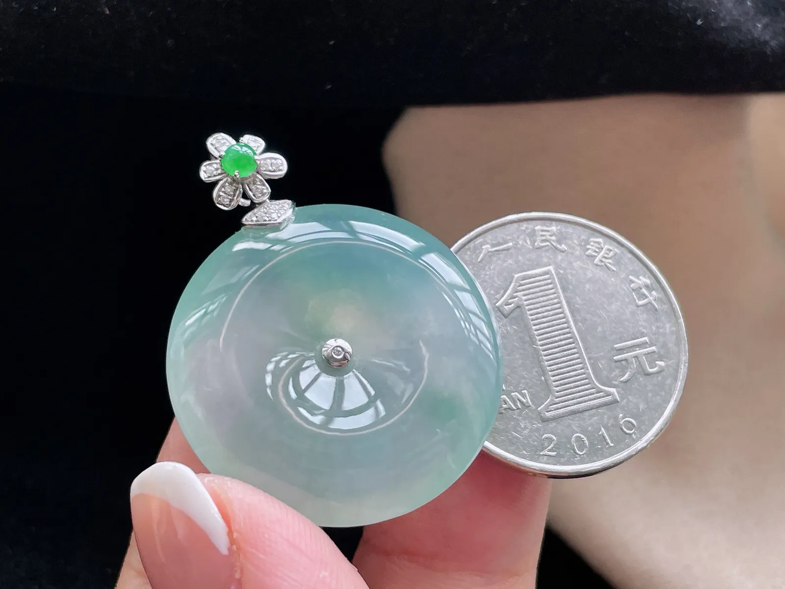 18K 冰种飘花·平安扣

整37.1-28.6-5.9