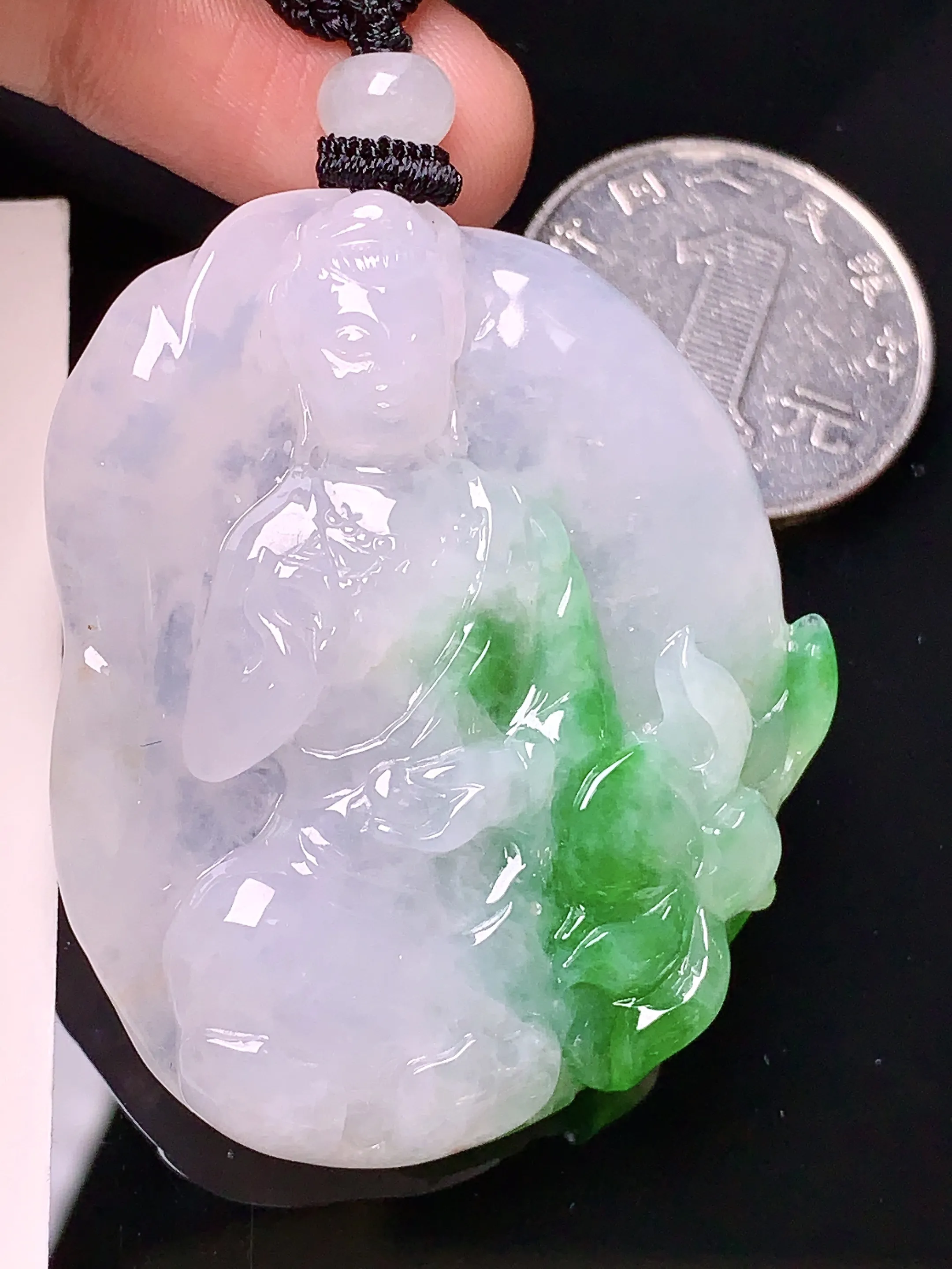 飘绿观音吊坠 玉质细腻 色泽清新艳丽 整体尺寸46.3*39.5*8.5