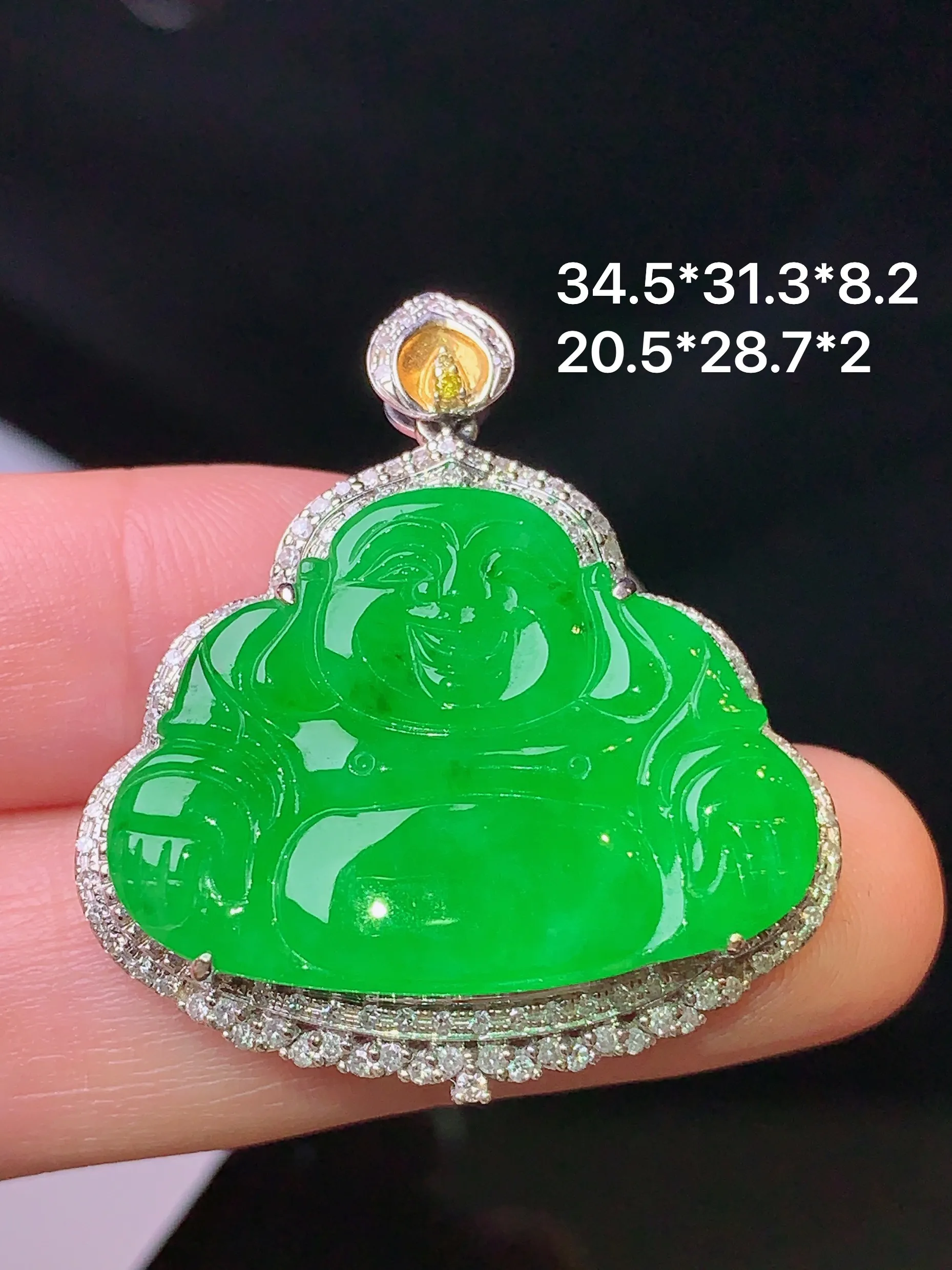 18k金钻镶嵌翠绿佛公吊坠 玉质细腻 色泽清新艳丽 整体尺寸34.5*31.3*8.2