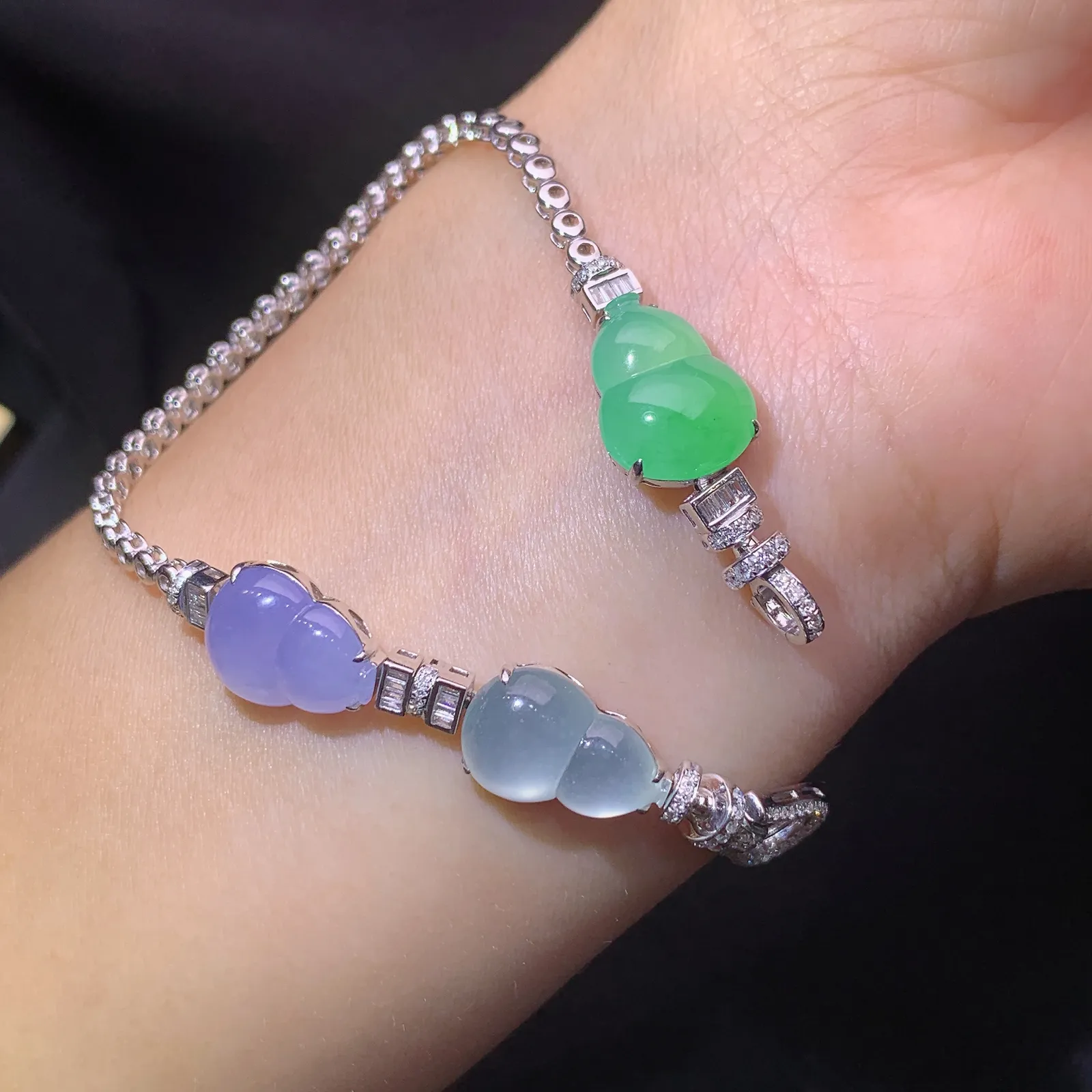 冰种三彩葫芦手链，18k金镶嵌，款式精美，冰润色阳，种水足 尺寸14.1*9.5*3.5