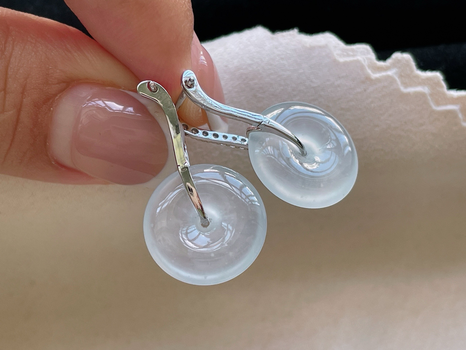 18K 冰种·平安扣耳坠

整25.3-14.4-3.9