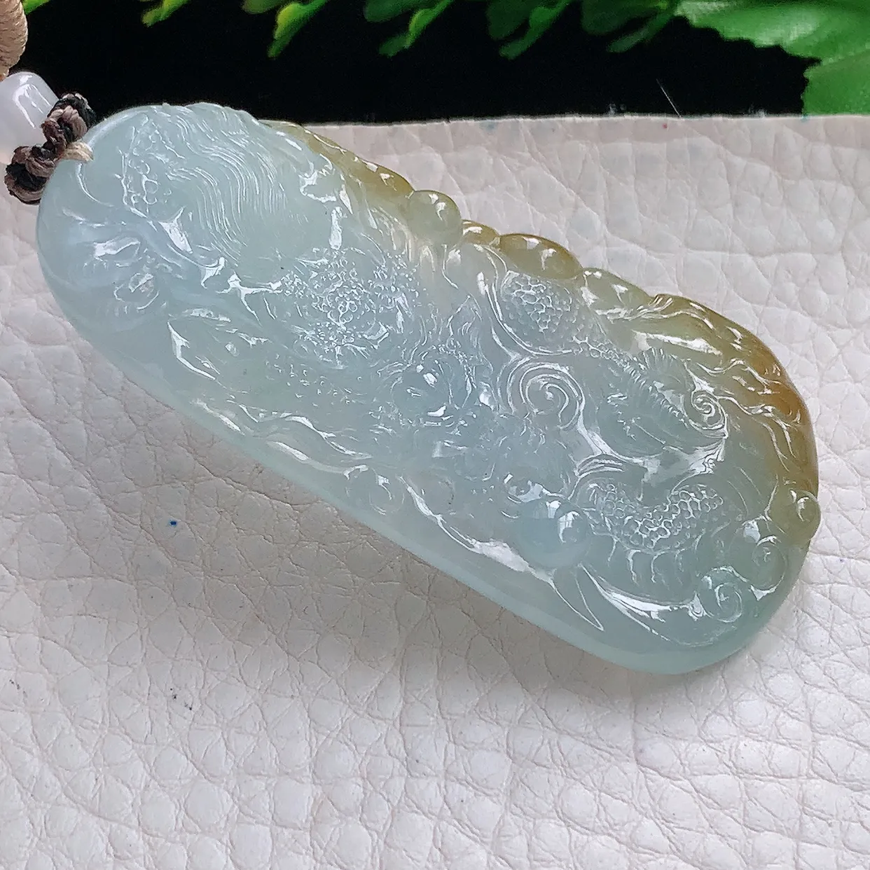 yl实拍61.8*31*7缅甸翡翠圆冰透双彩龙牌吊坠