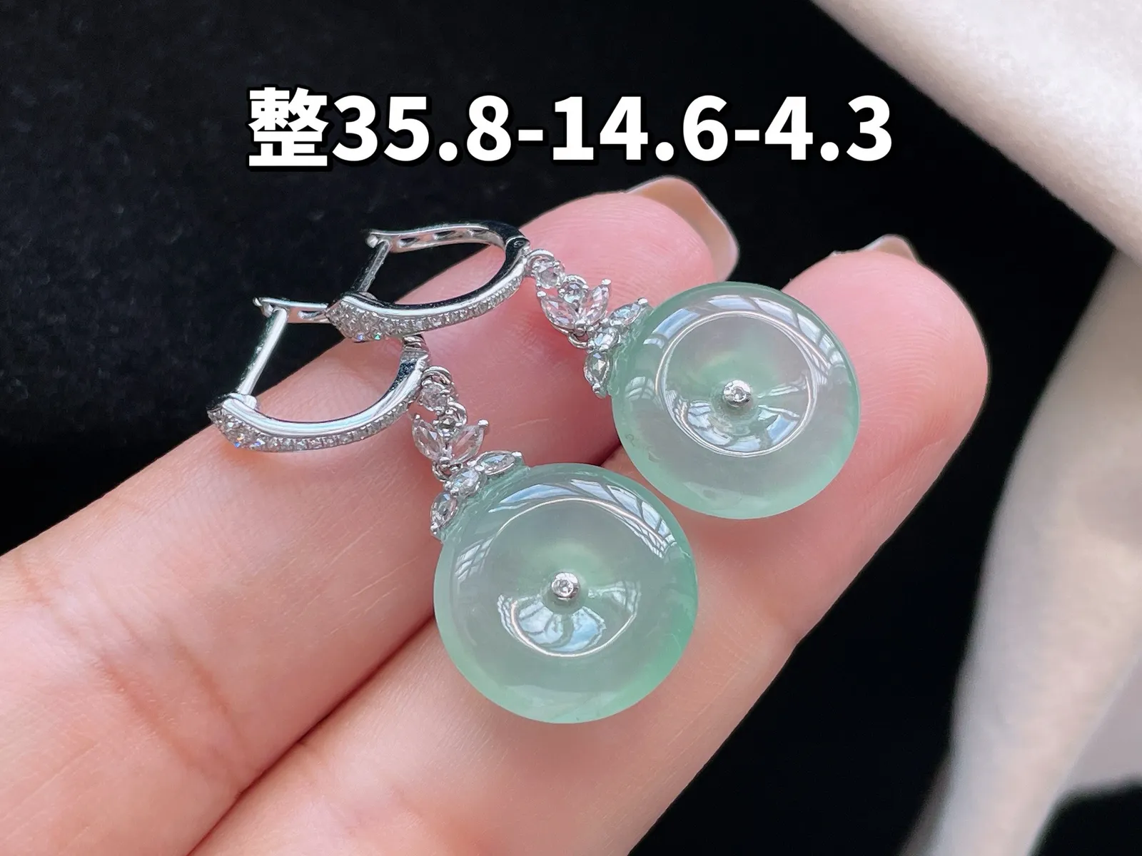 18K 冰种晴水·平安扣耳坠

整35.8-14.6-4.3