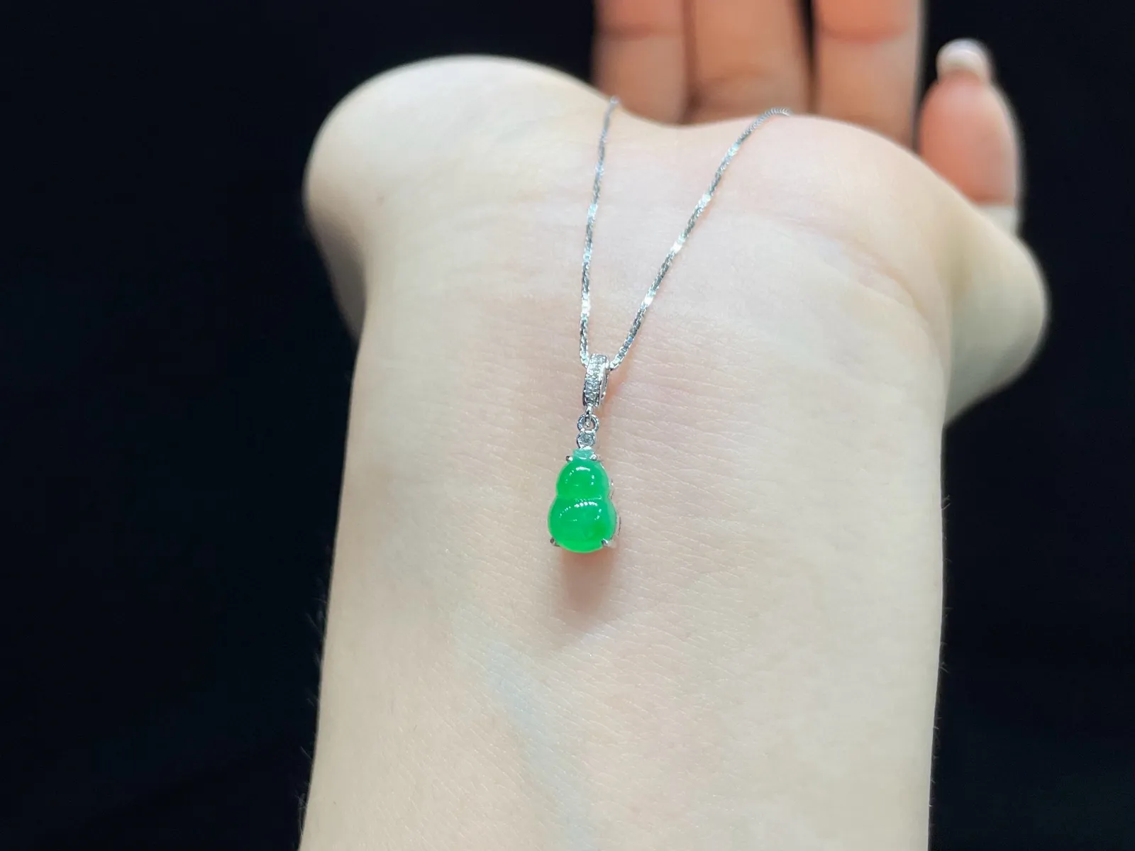 万能扣 阳绿 葫芦 

18k金镶嵌