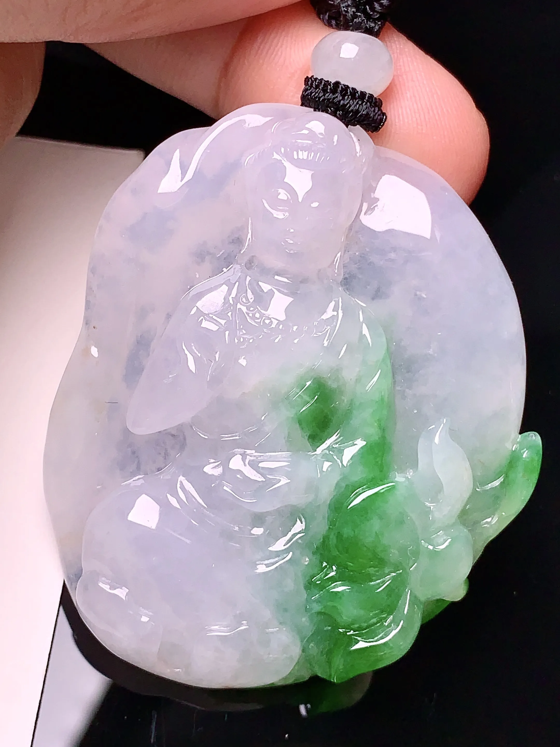 飘绿观音吊坠 玉质细腻 色泽清新艳丽 整体尺寸46.3*39.5*8.5