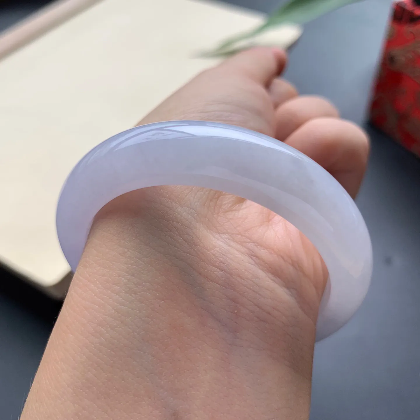 55.3圈口紫罗兰贵妃手镯 尺寸：55.3-50.5-11.2-7.8，无纹裂，细腻光滑，色泽仙美