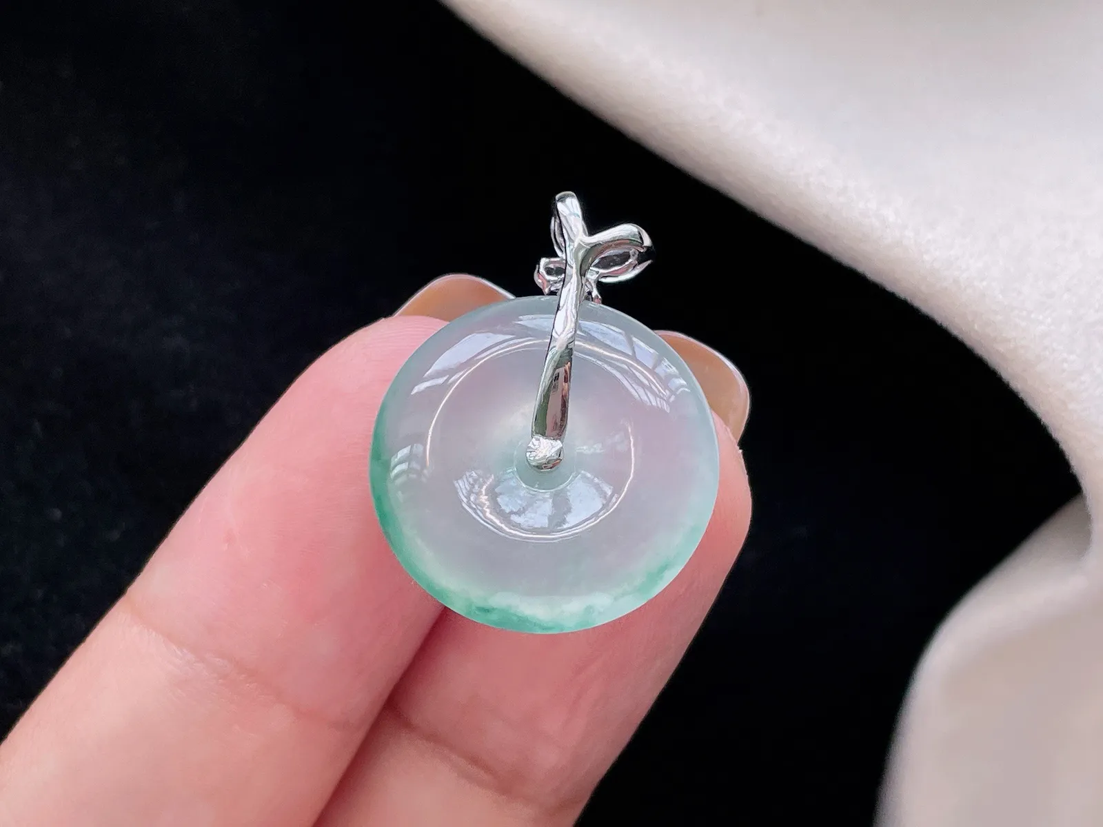 18K 冰种飘花·平安扣

整25.8-19.3-5