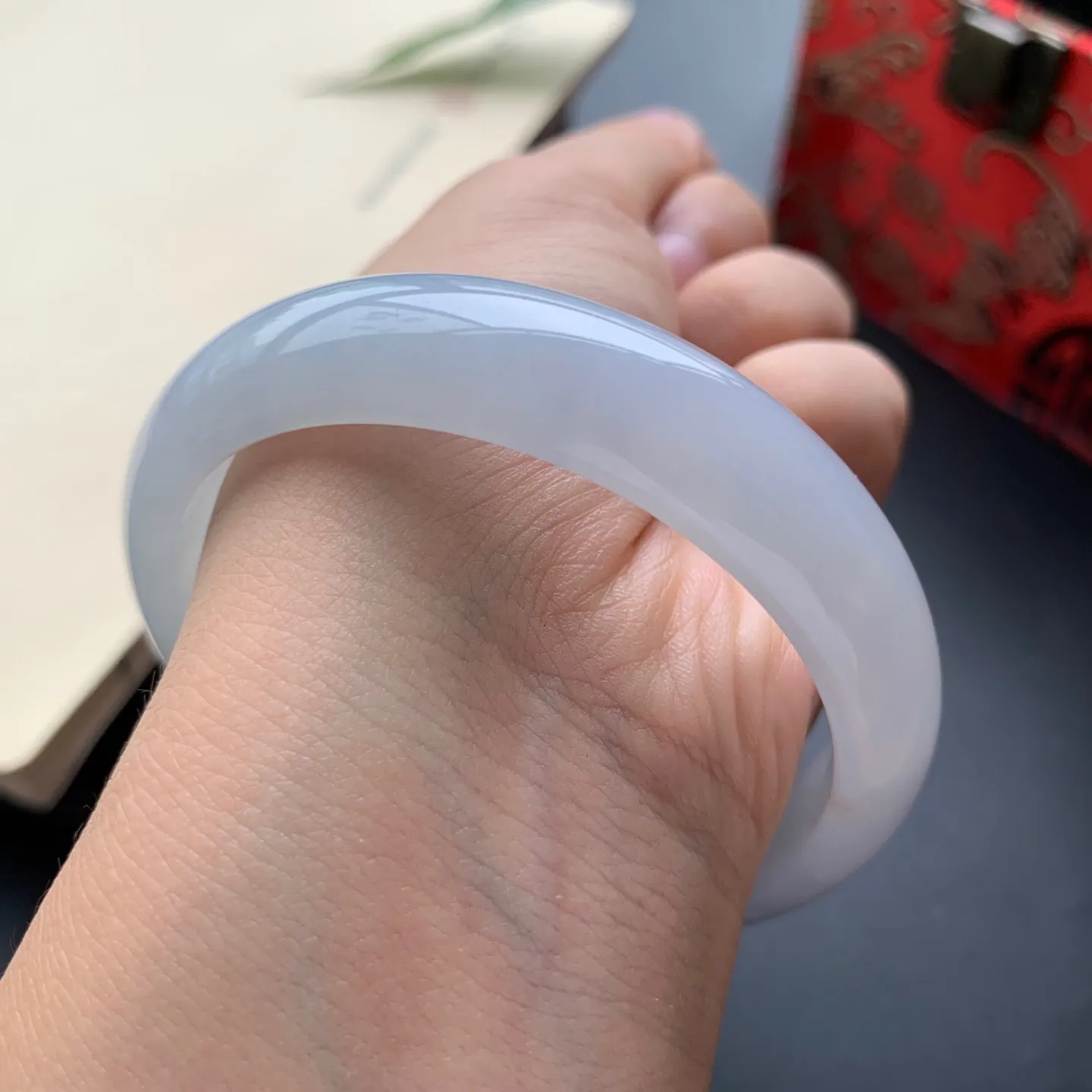 56圈口冰正圈手镯 尺寸：56-13.3-7，无纹裂，水润起胶，白净光滑
