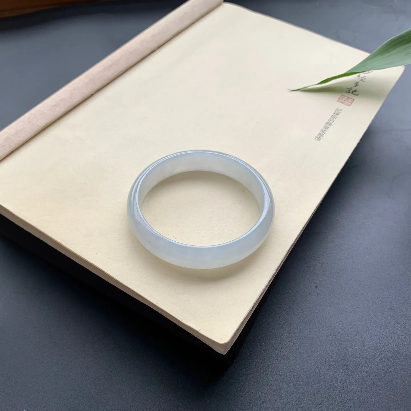 59.8圈口冰正圈手镯 尺寸：59.8-13.3-6.2，无纹裂，水润起胶，宽版大气