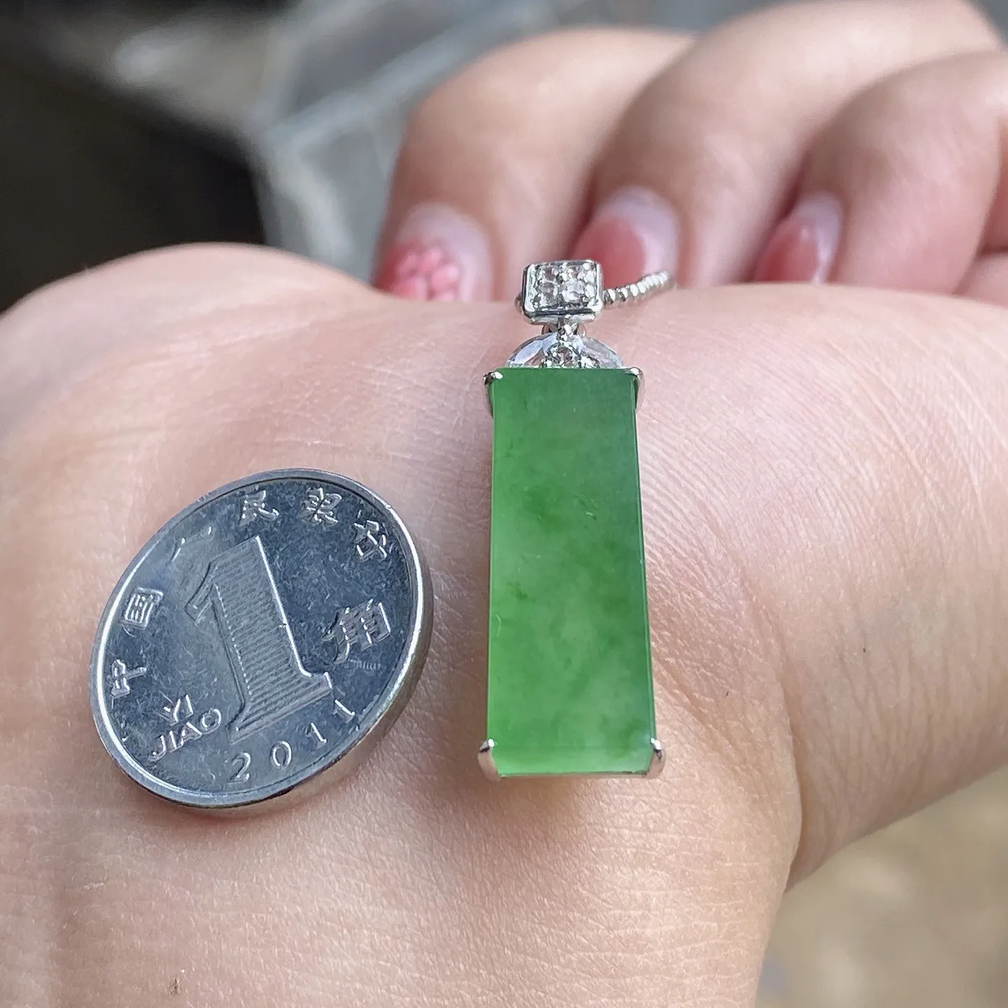 冰种带色无事牌吊坠 尺寸28.9-7.7-4.6毫米