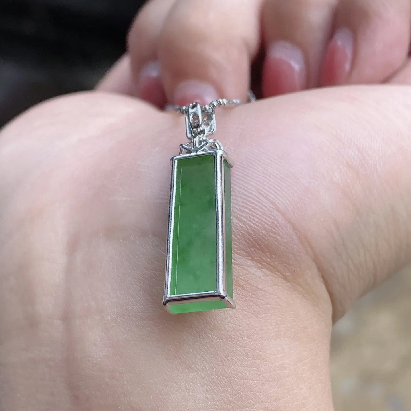 冰种带色无事牌吊坠 尺寸28.9-7.7-4.6毫米