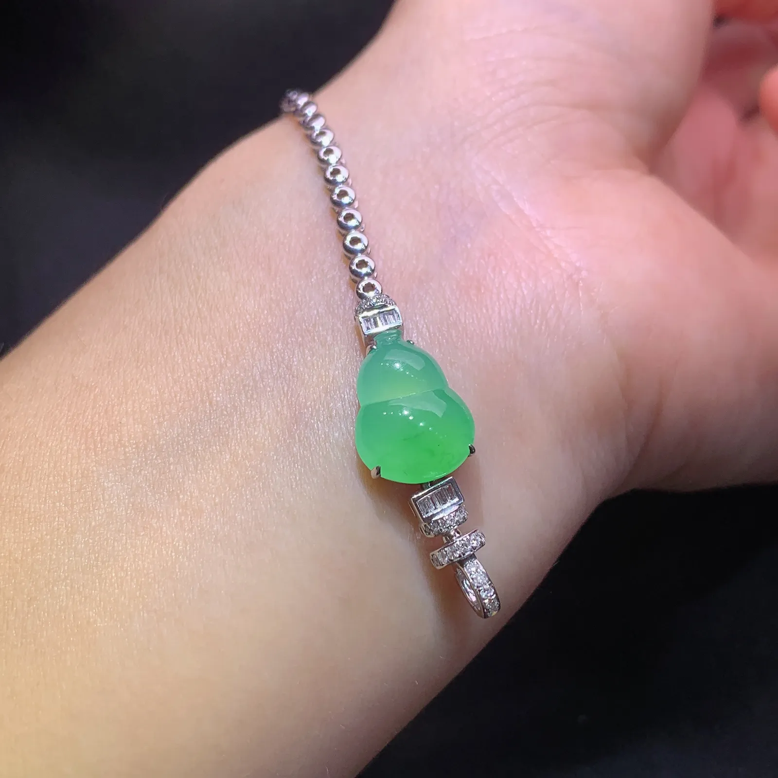 冰种三彩葫芦手链，18k金镶嵌，款式精美，冰润色阳，种水足 尺寸14.1*9.5*3.5