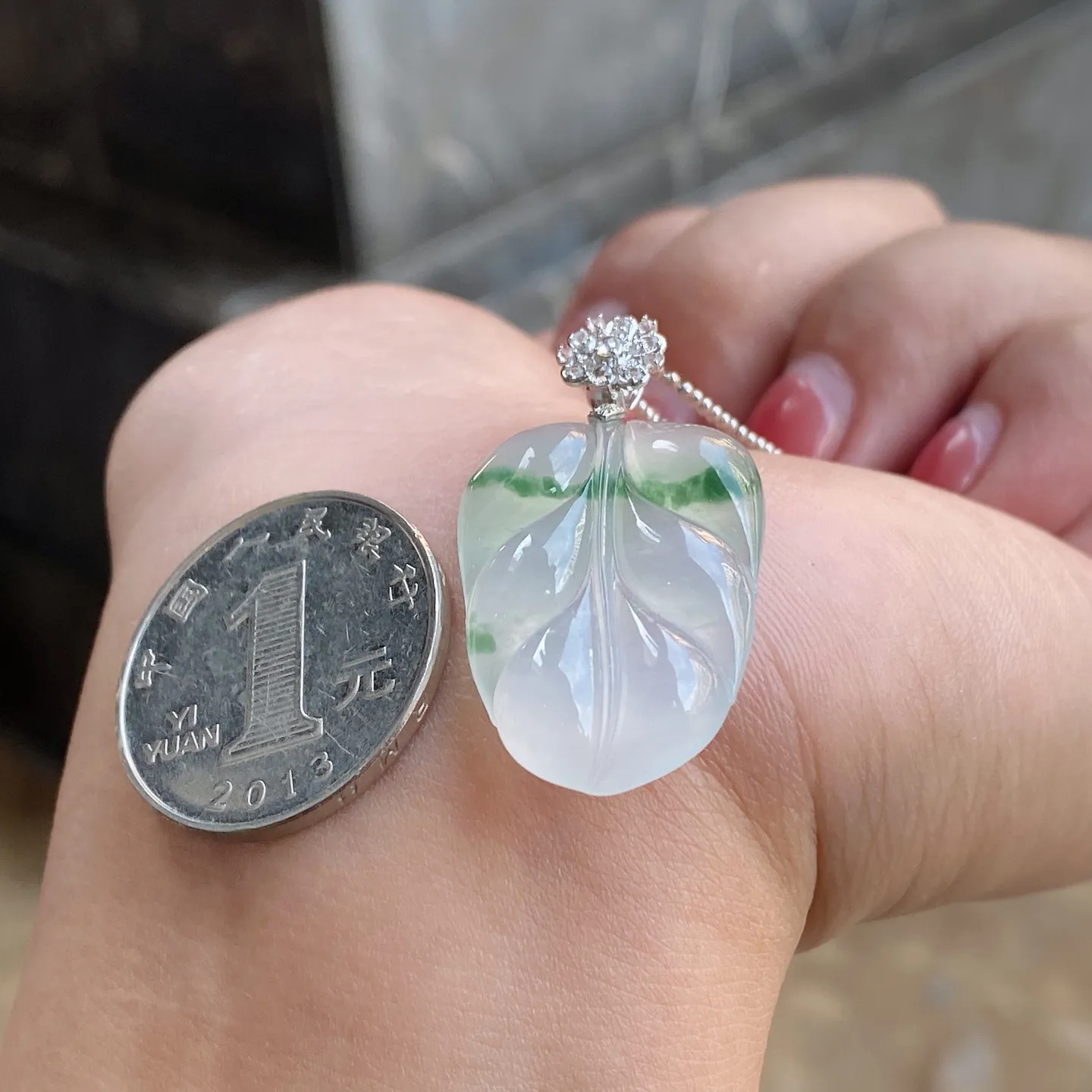 冰润飘花叶子吊坠 尺寸37.5-19.3-4.8毫米
