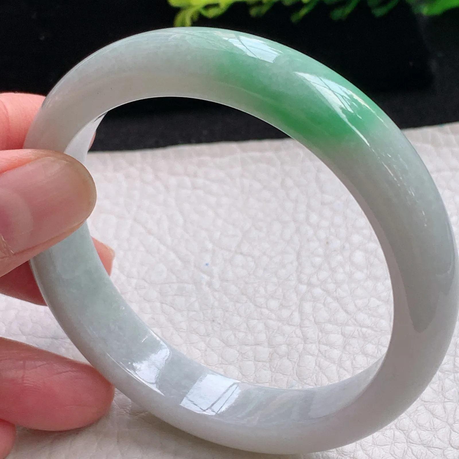 js自然光58*12.5*8.2平安镯 缅甸翡翠a货秀美飘绿花宽边玉手镯 玉手环