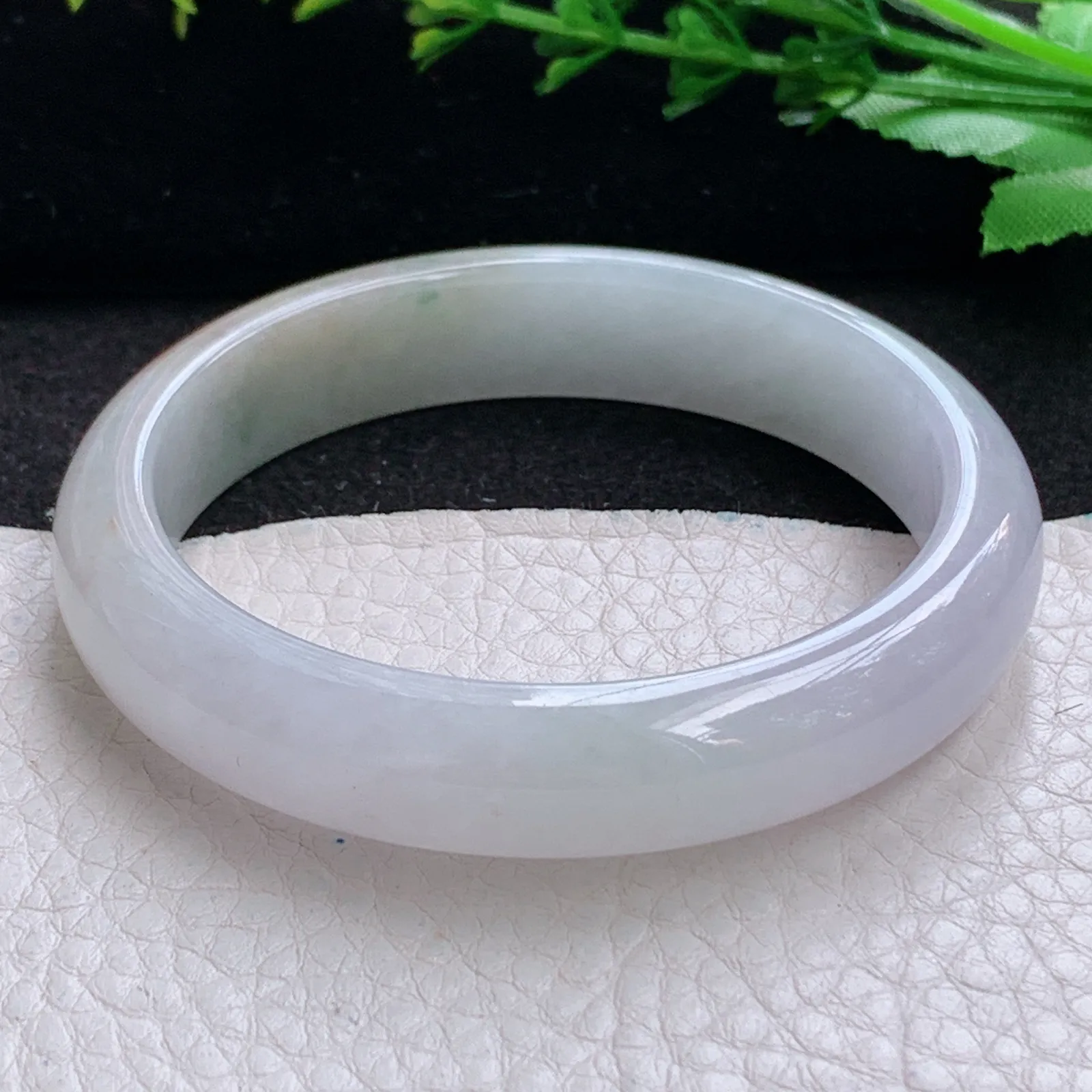 yw5自然光54*12*7.5平安镯 特色缅甸翡翠a货飘花秀气宽边玉手镯 玉手环