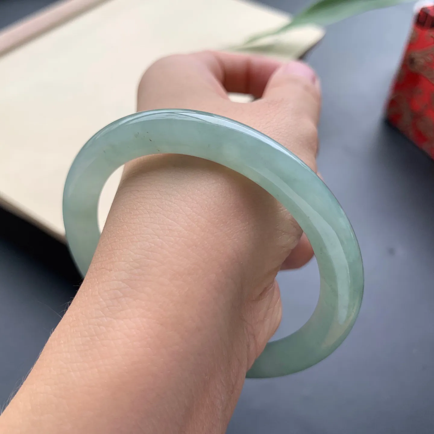 55.3圈口油底圆条手镯 尺寸：55.3-8，无纹裂，色泽浓郁，条形饱满