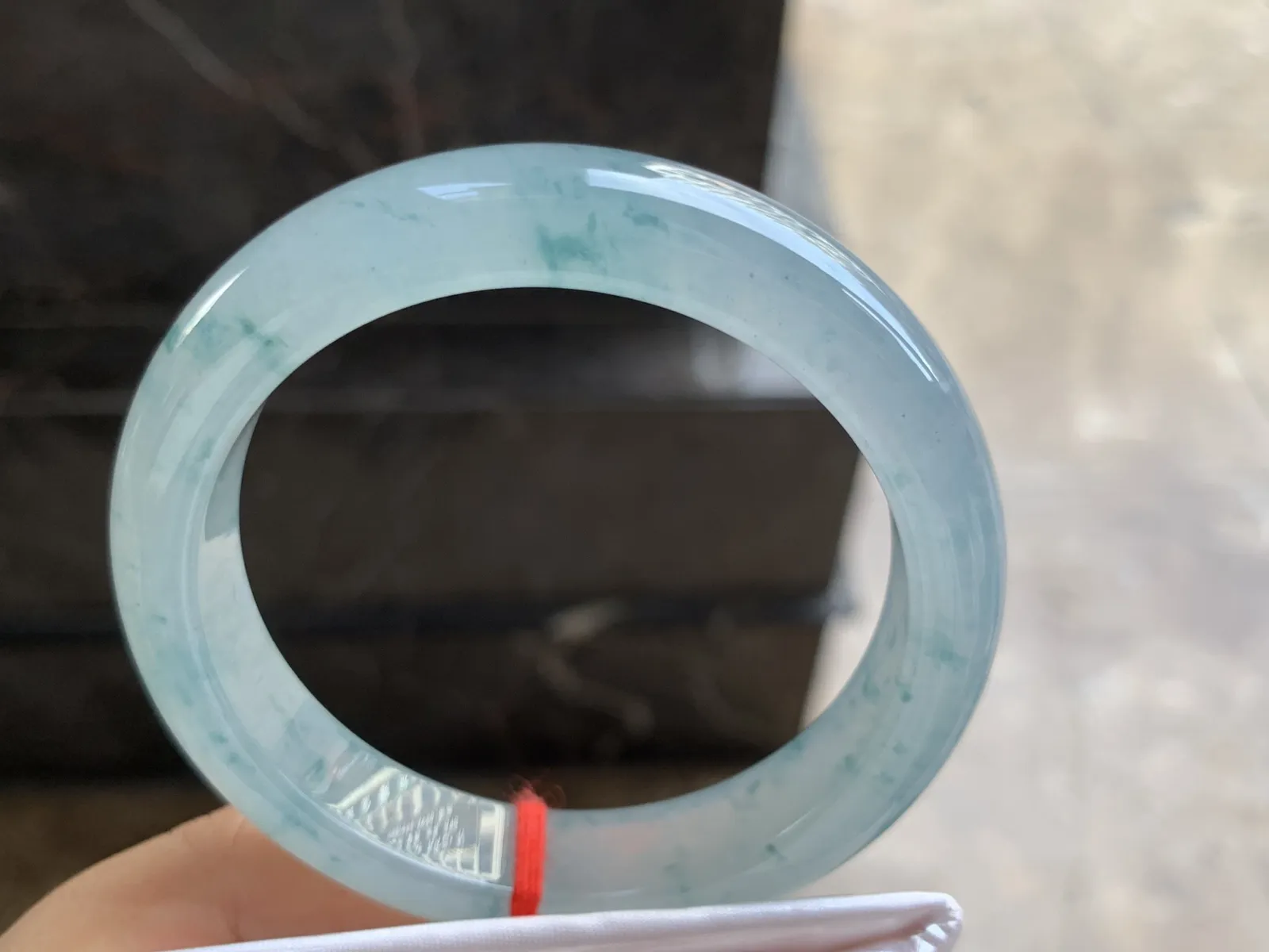 54.5-12.3-8.3mm
冰种飘花手镯 水润光泽 碎花点缀 上手漂亮