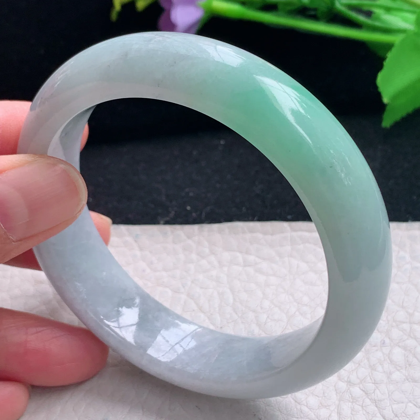 js自然光57.5*15.5*8.8轮胎镯 缅甸翡翠a货飘绿宽边玉手镯 玉手环