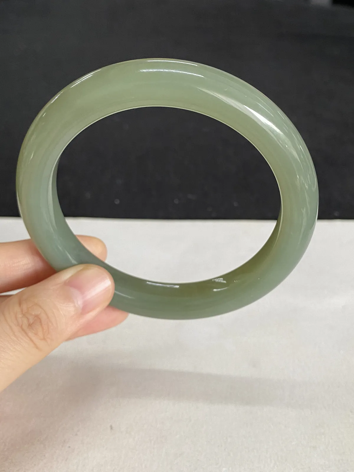 正圈59.2圈口，和田玉手镯