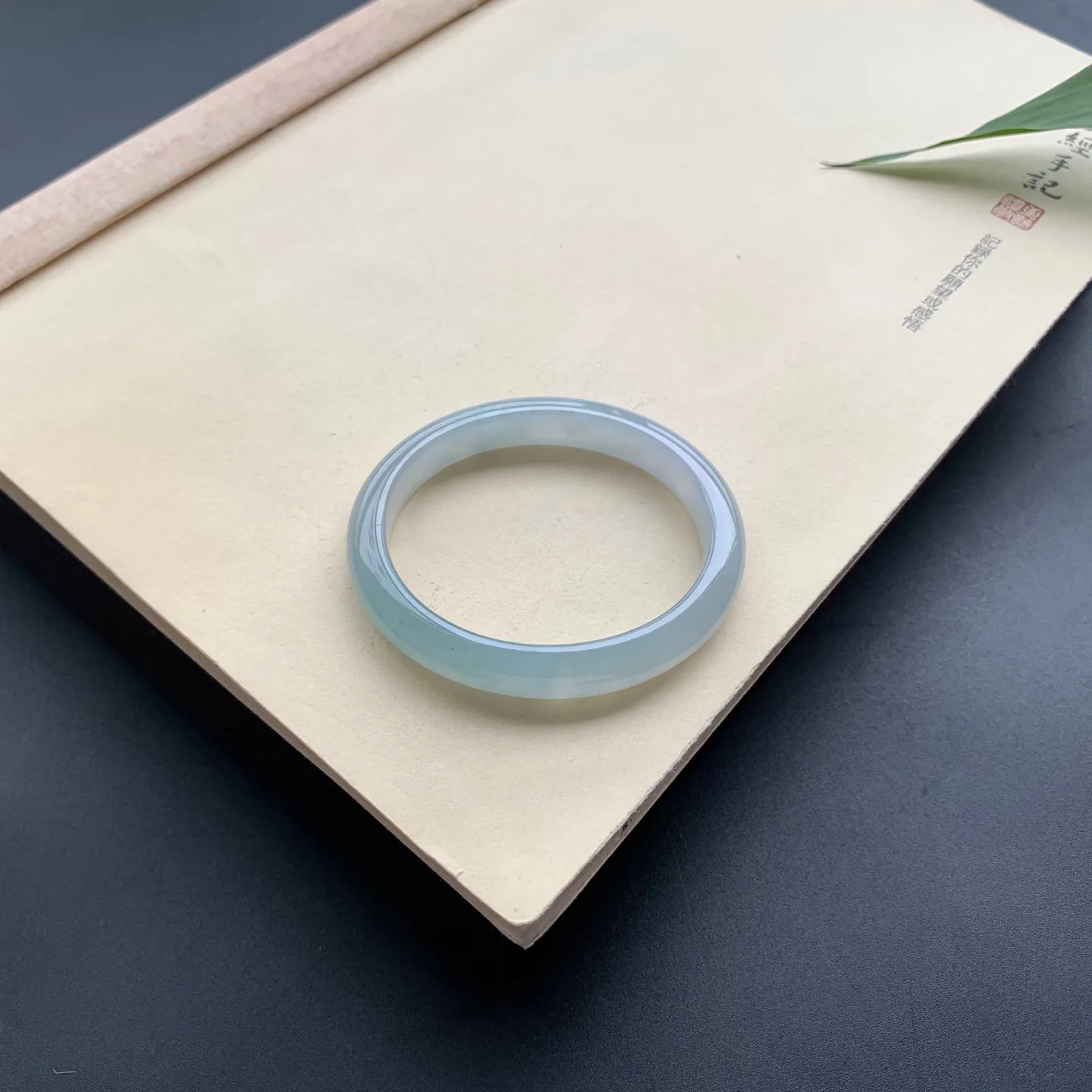 52圈口冰油贵妃手镯 尺寸：52-45.2-9-6.5，无纹裂，水润起胶，细腻光滑