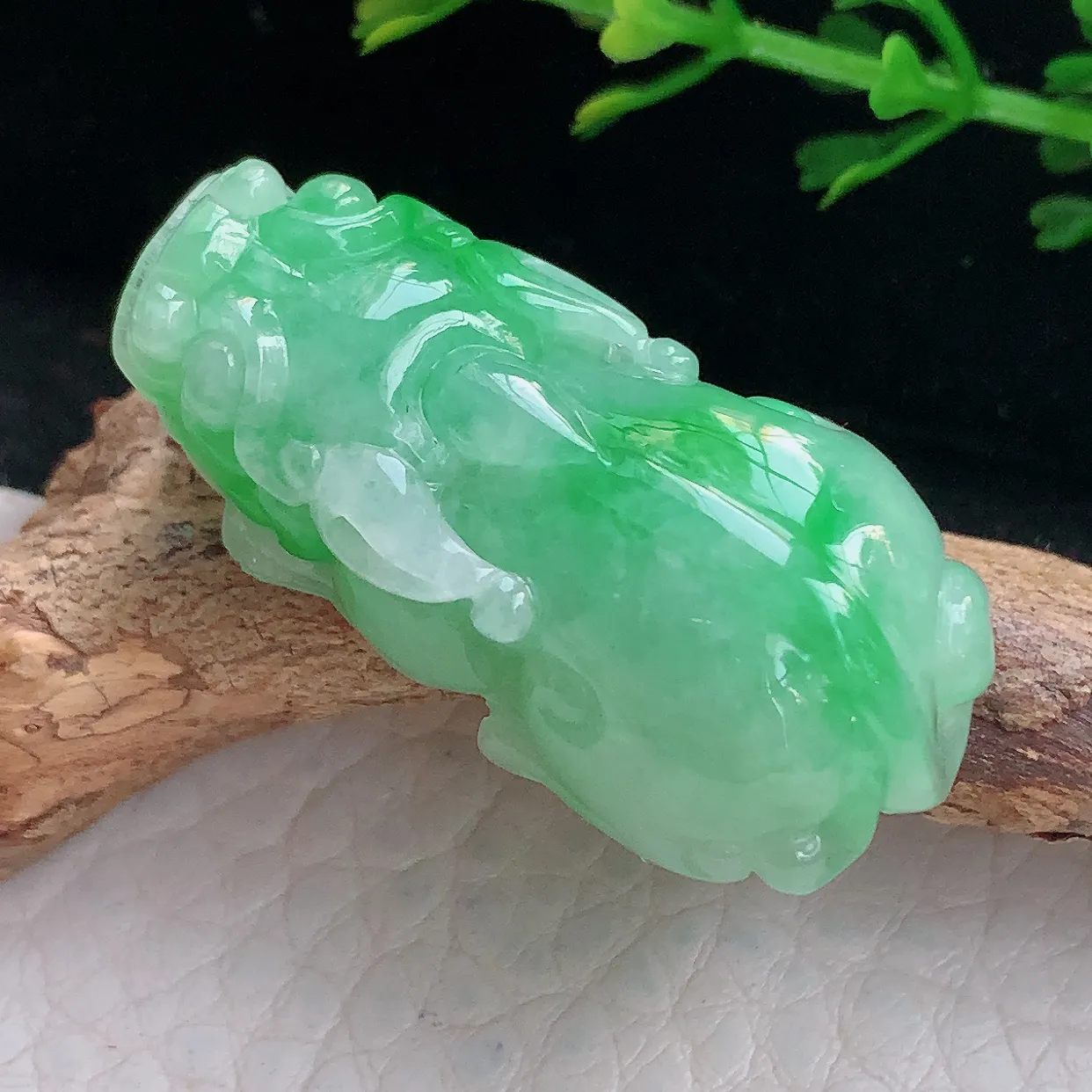 ajj实拍36*17.3*12.8天然缅甸翡翠飘绿招财貔貅吊坠吉祥瑞兽