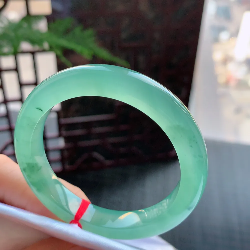 正圈冰玻湖水绿 无瑕 尺寸:51.6/10.3/9.1种色俱佳