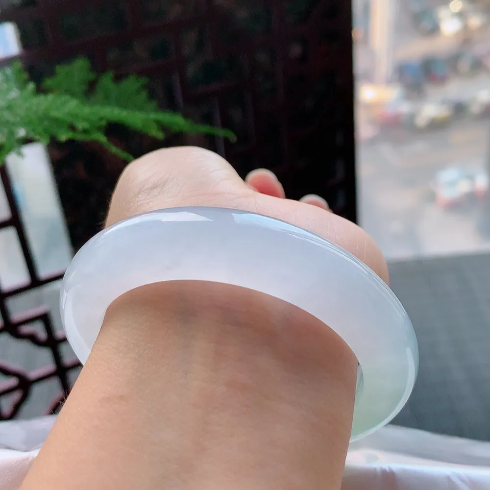 正圈冰玻春彩 无瑕 尺寸:55.3/13/10 种色俱佳