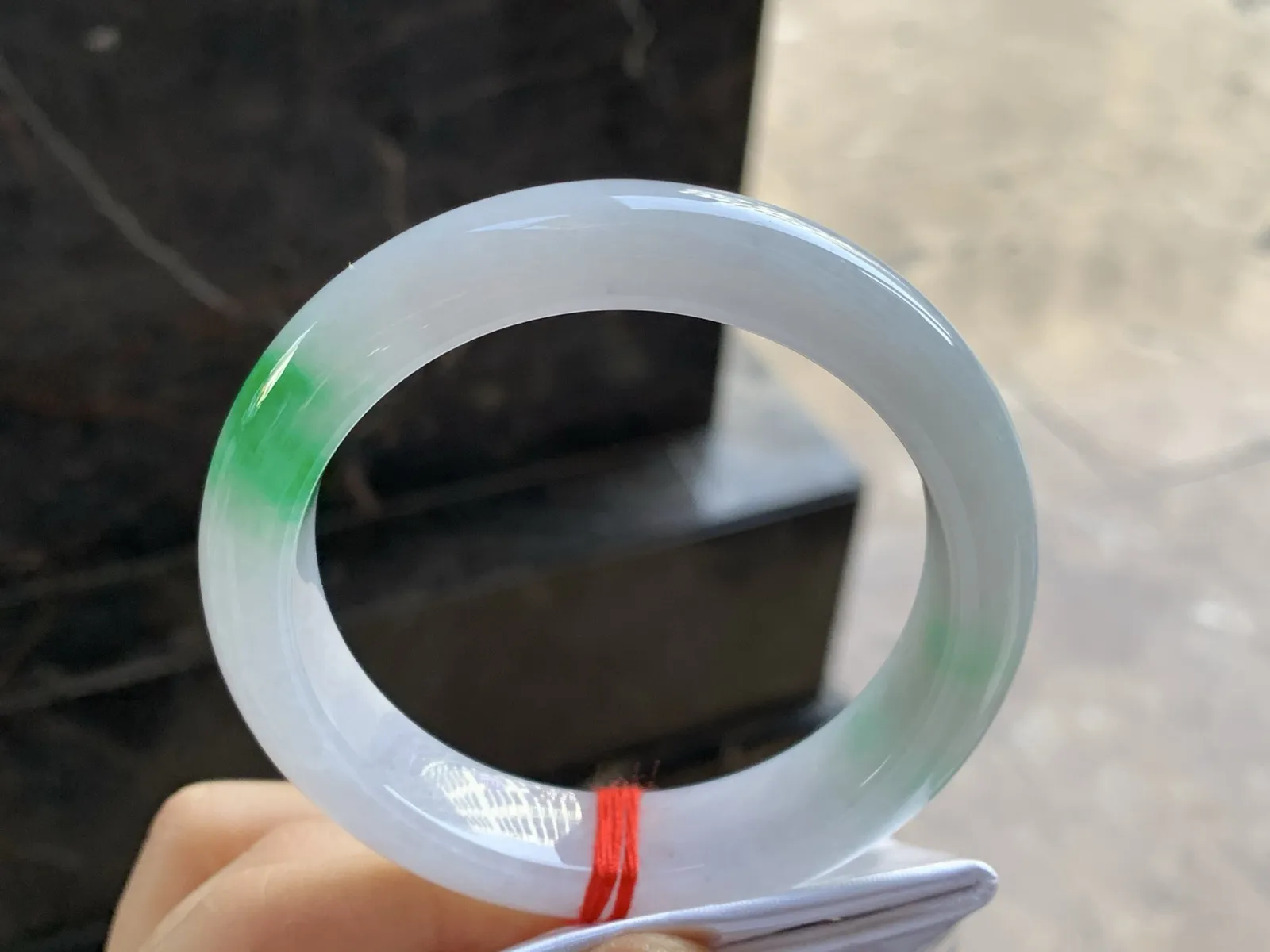 56.5-13-9.4

阳绿色手镯^_^
肉质细腻干净～绿色浓